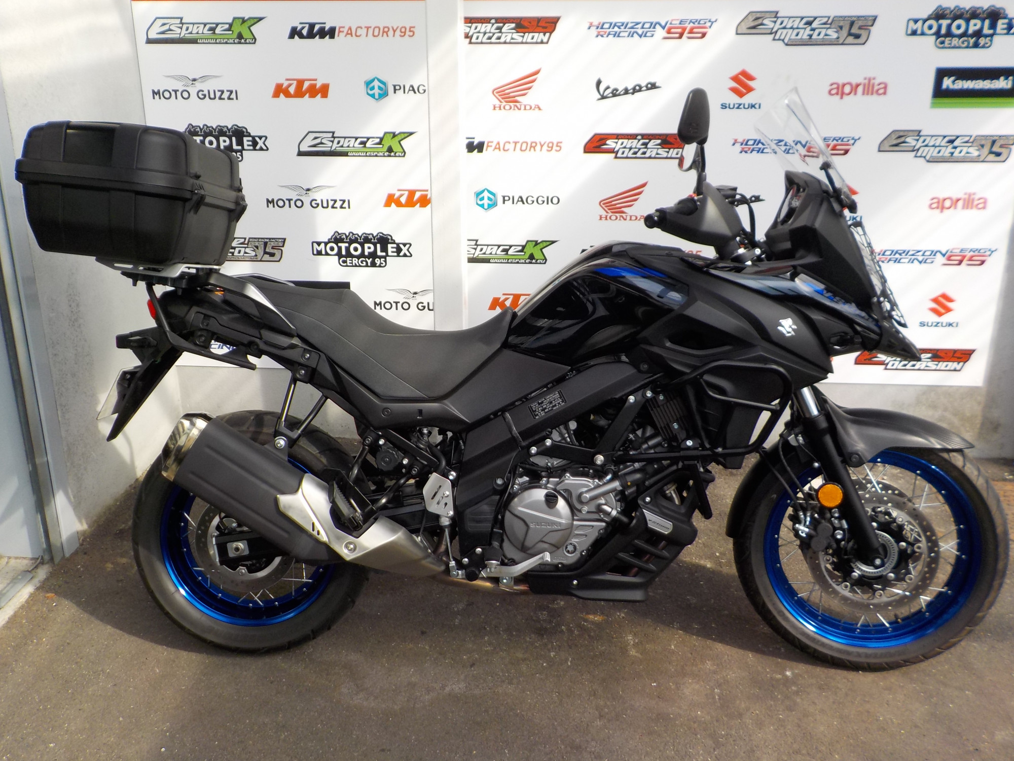 photo de SUZUKI DL 650 V-STROM XT 650 occasion de couleur  en vente à St Ouen L Aumone n°1