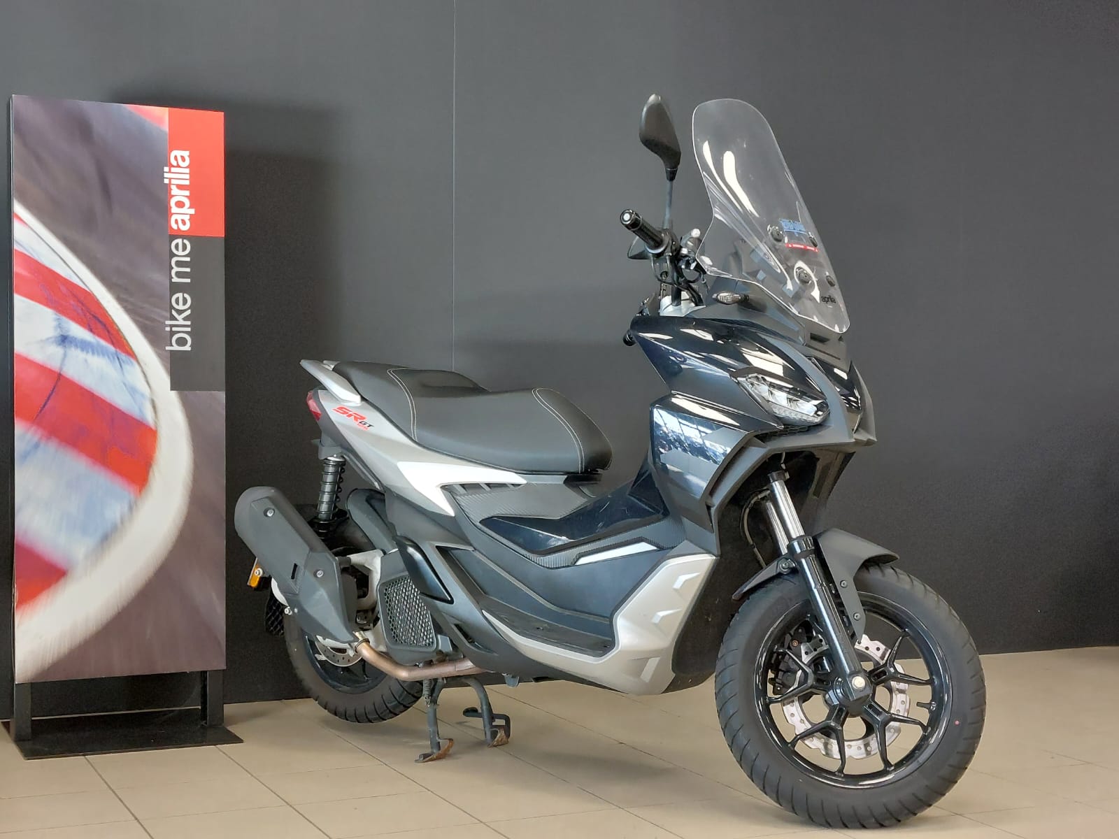 photo de APRILIA SR GT 125 125 occasion de couleur  en vente à Reze n°2