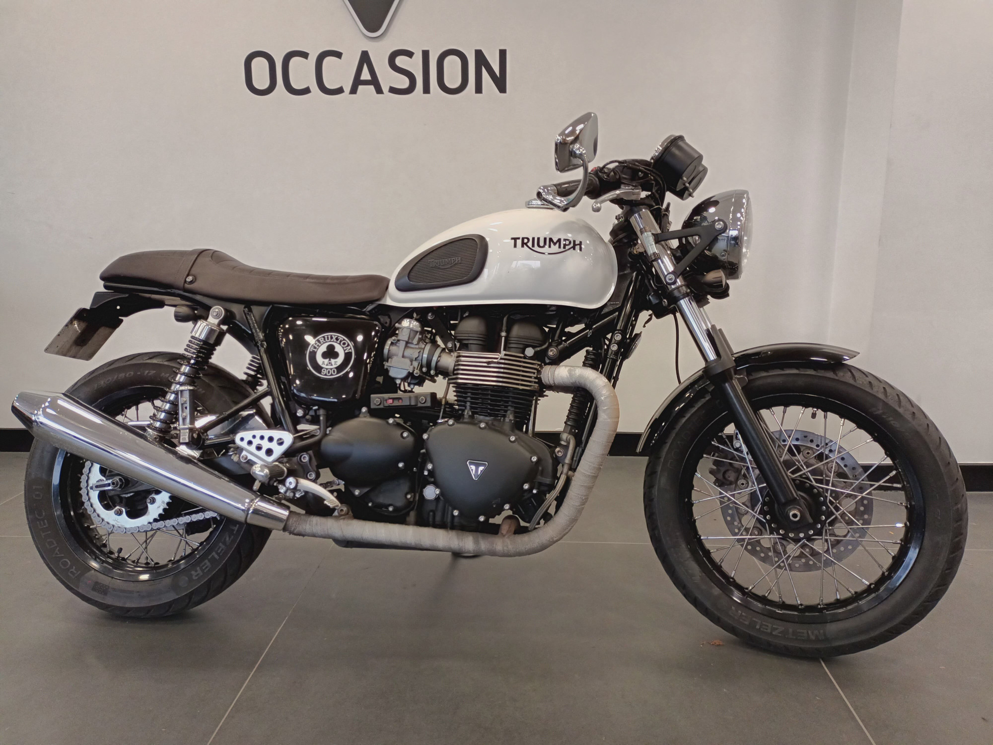 photo de TRIUMPH THRUXTON 900 900 occasion de couleur  en vente à Le Kremlin Bicetre n°2