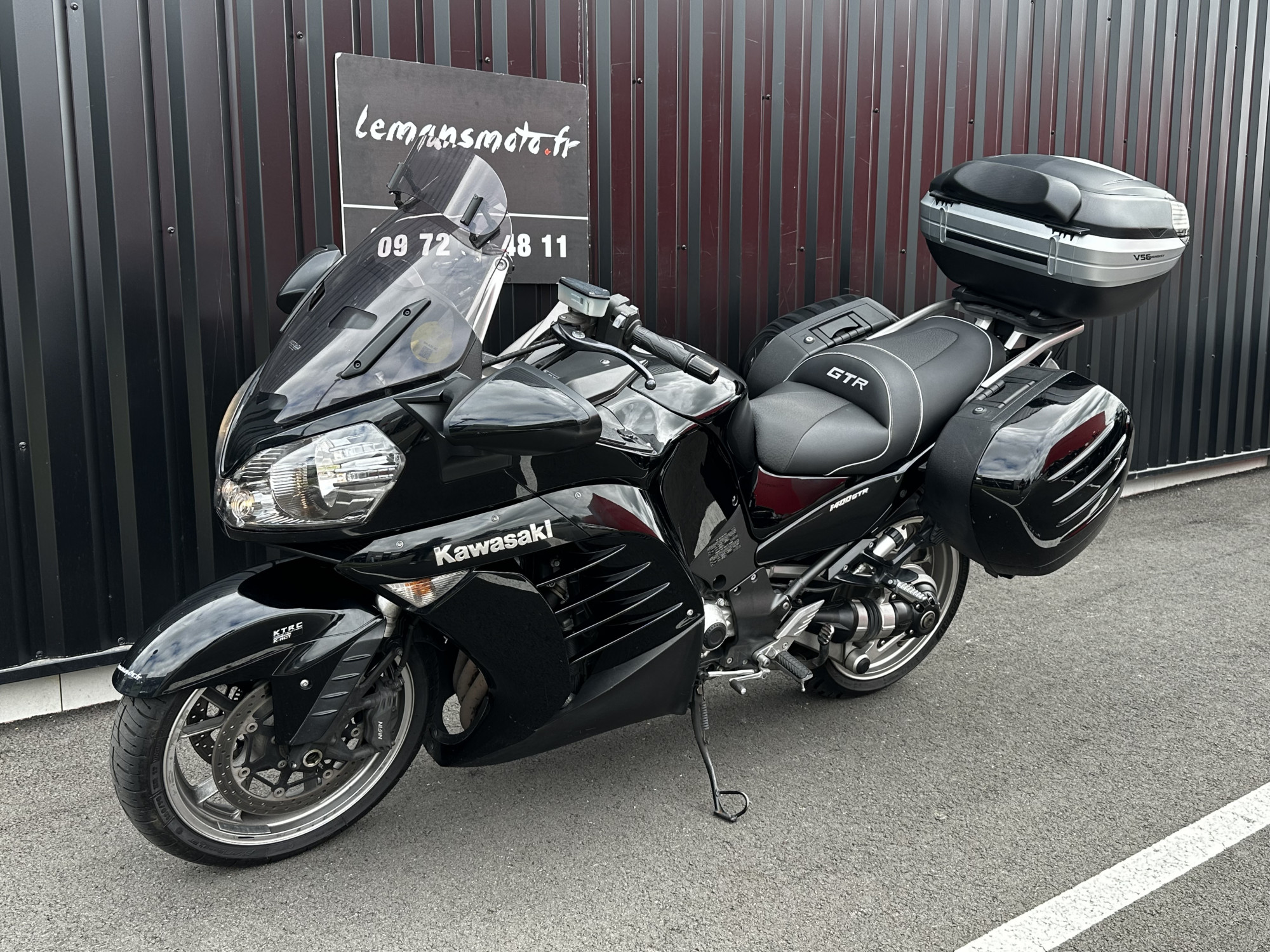 photo de KAWASAKI GTR 1400 occasion de couleur  en vente à Ruaudin n°2