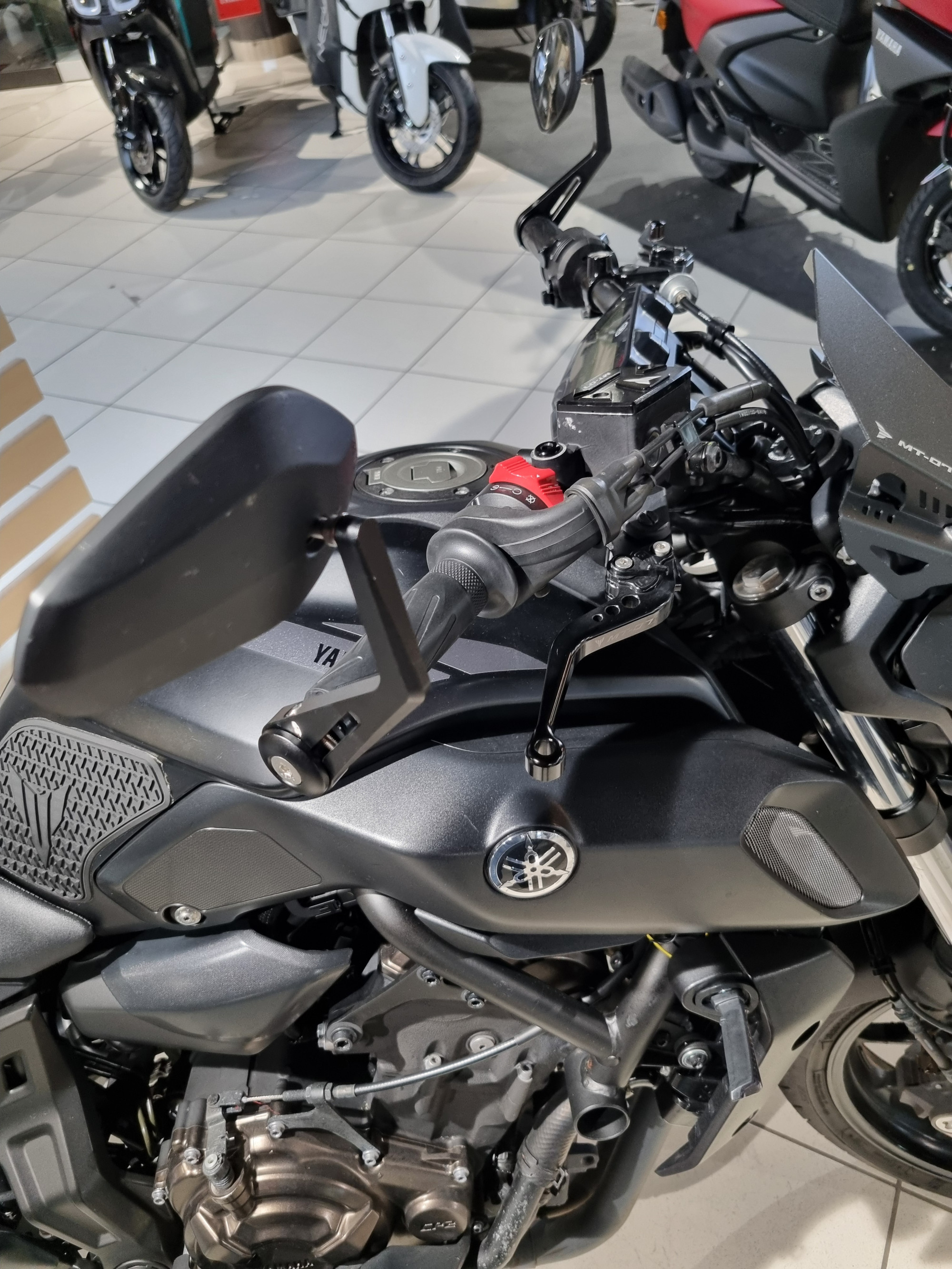 photo de YAMAHA MT-07 (47.5CV) 695 occasion de couleur  en vente à Orvault n°3