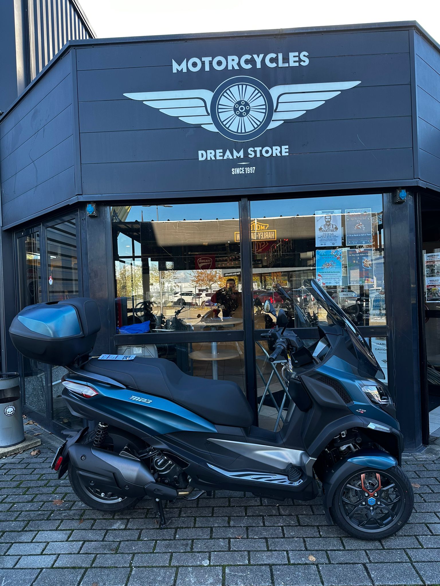 photo de PIAGGIO MP3 530 HPE EXCLUSIVE 530 occasion de couleur  en vente   Sausheim
