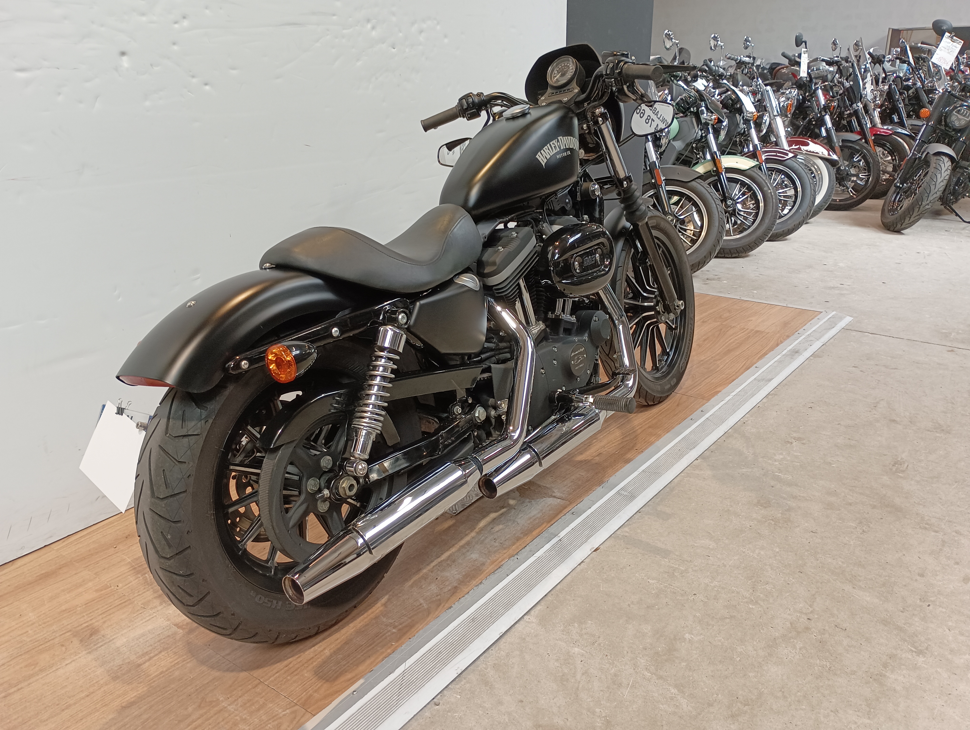 photo de HARLEY DAVIDSON 883 IRON  883 occasion de couleur  en vente à Limonest n°3