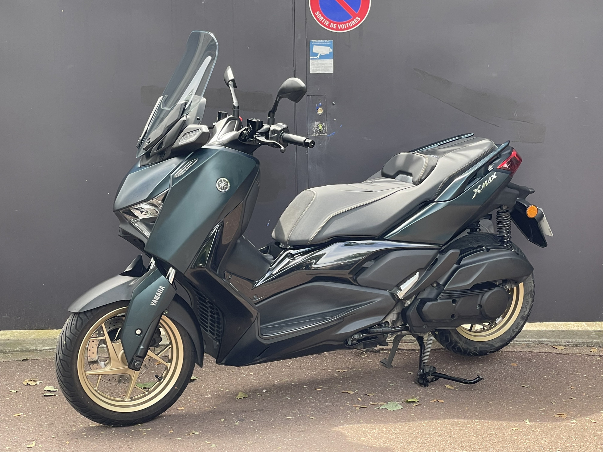 photo de YAMAHA XMAX 125 TECH MAX 125 occasion de couleur  en vente à Creteil n°2