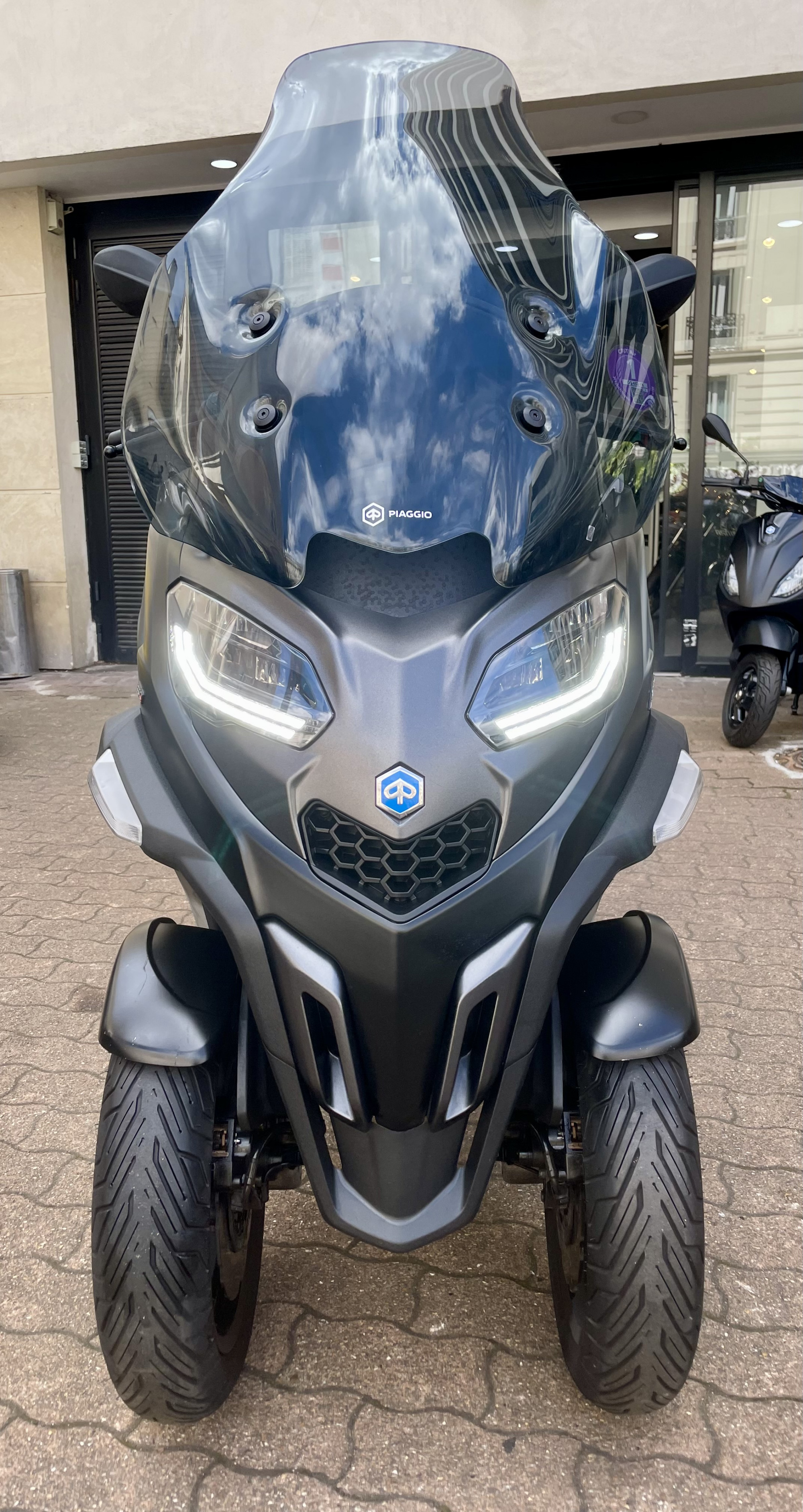 photo de PIAGGIO MP3 530 HPE EXCLUSIVE 530 occasion de couleur  en vente à Levallois Perret n°1