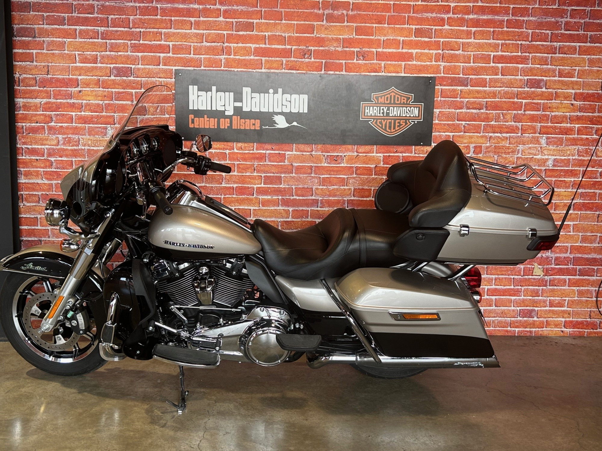 photo de HARLEY DAVIDSON TOURING ELECTRA GLIDE 1745 ULTRA 1745 occasion de couleur  en vente à Fegersheim n°2