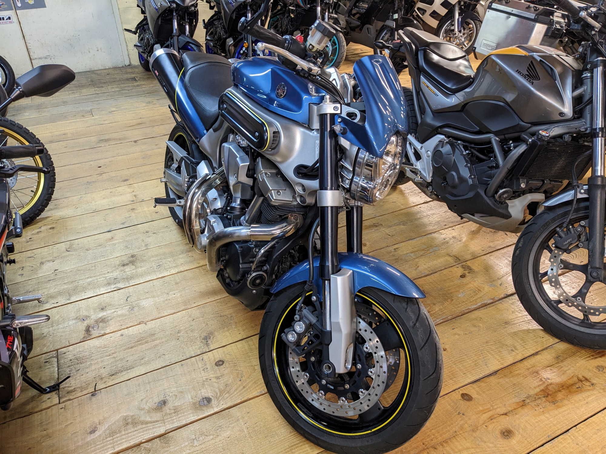 photo de YAMAHA MT 1700 occasion de couleur  en vente à Rivery n°3