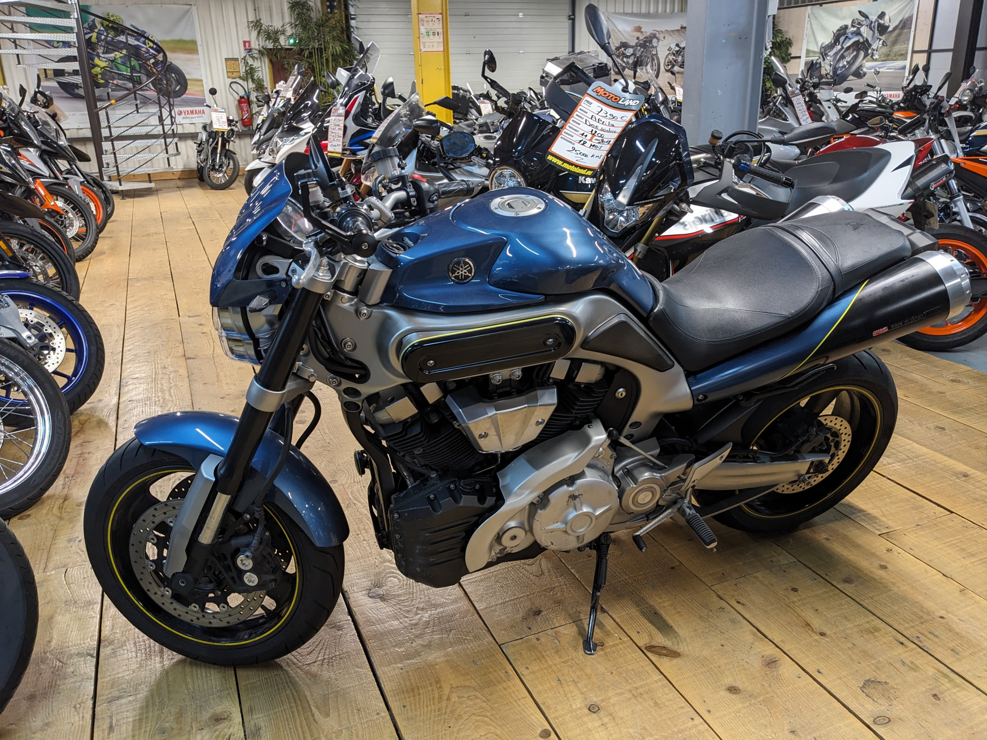 photo de YAMAHA MT 1700 occasion de couleur  en vente à Rivery n°2