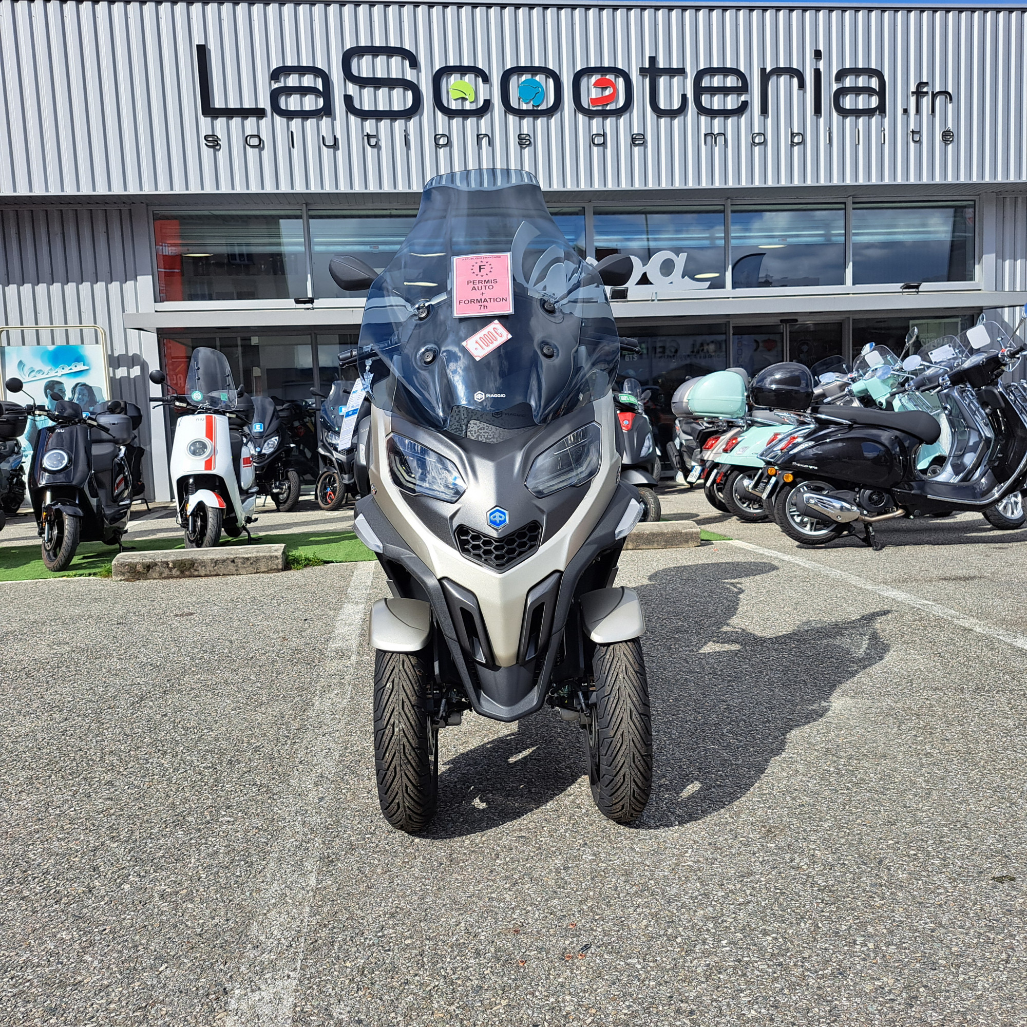 photo de PIAGGIO MP3 HPE EXCLUSIVE 530 occasion de couleur  en vente à St Martin D Heres n°3