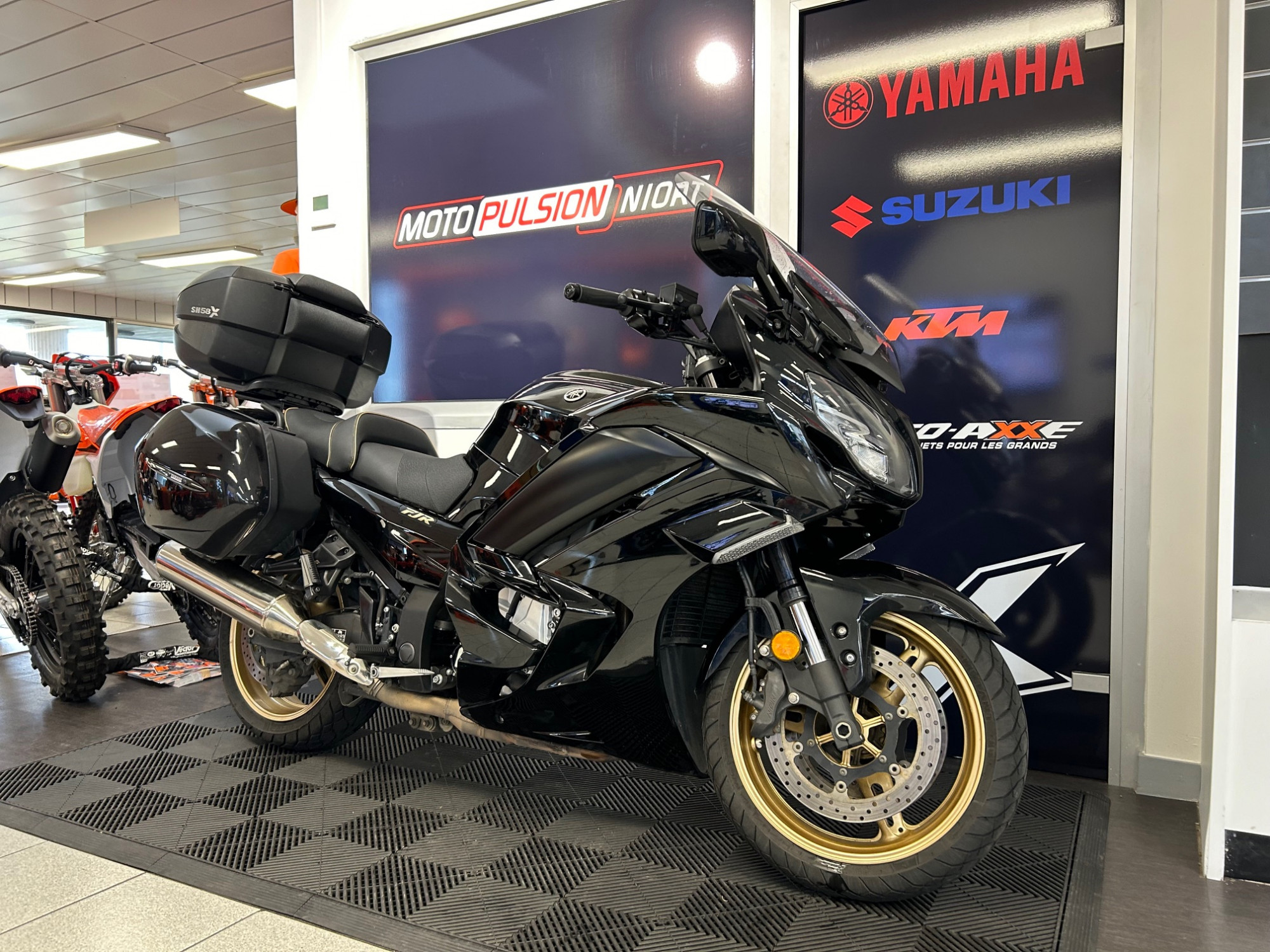 photo de YAMAHA FJR 1300 AS ULTIMATE EDITION 1300 occasion de couleur  en vente à Niort n°2