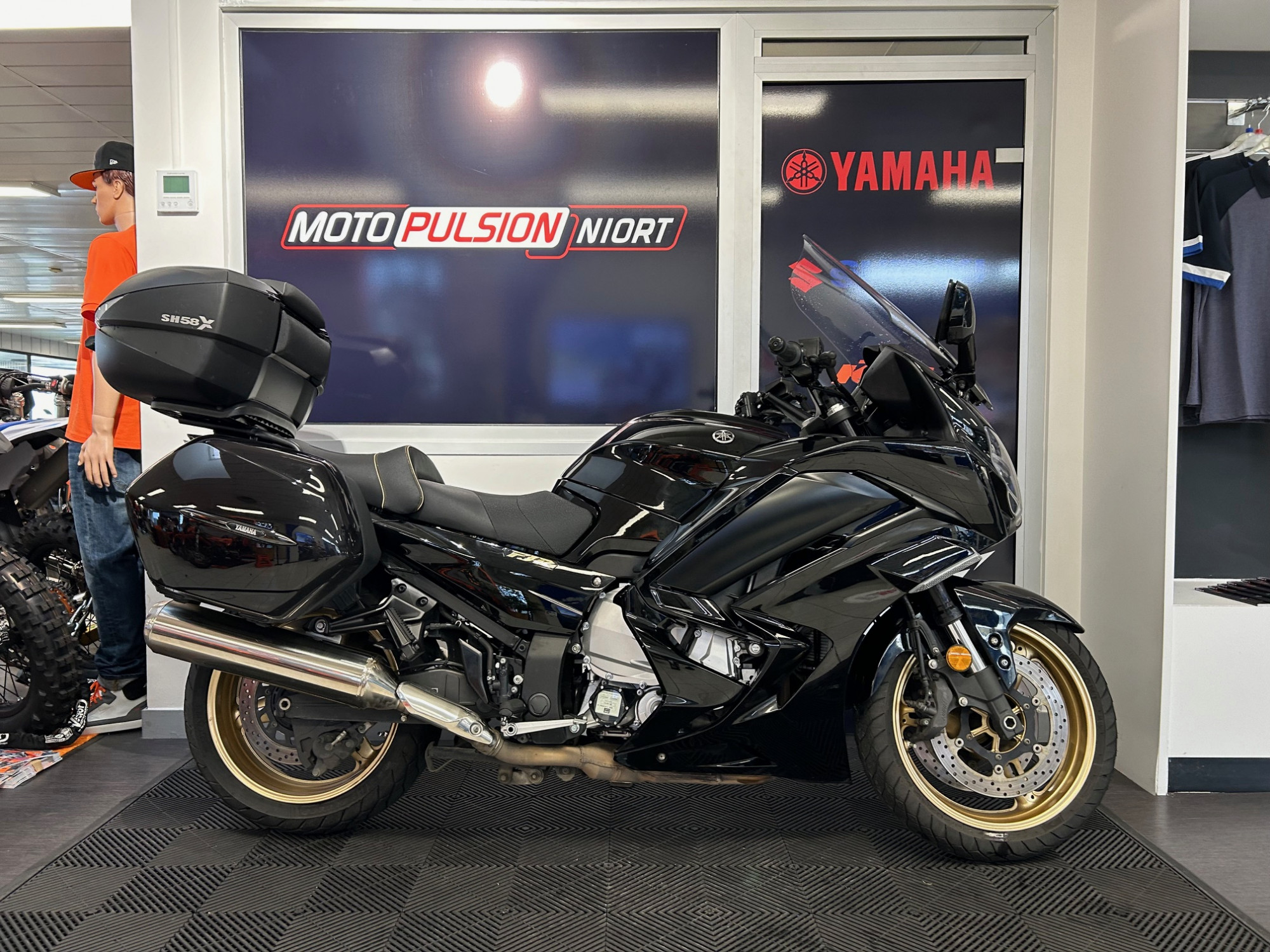 photo de YAMAHA FJR 1300 AS ULTIMATE EDITION 1300 occasion de couleur  en vente à Niort n°3