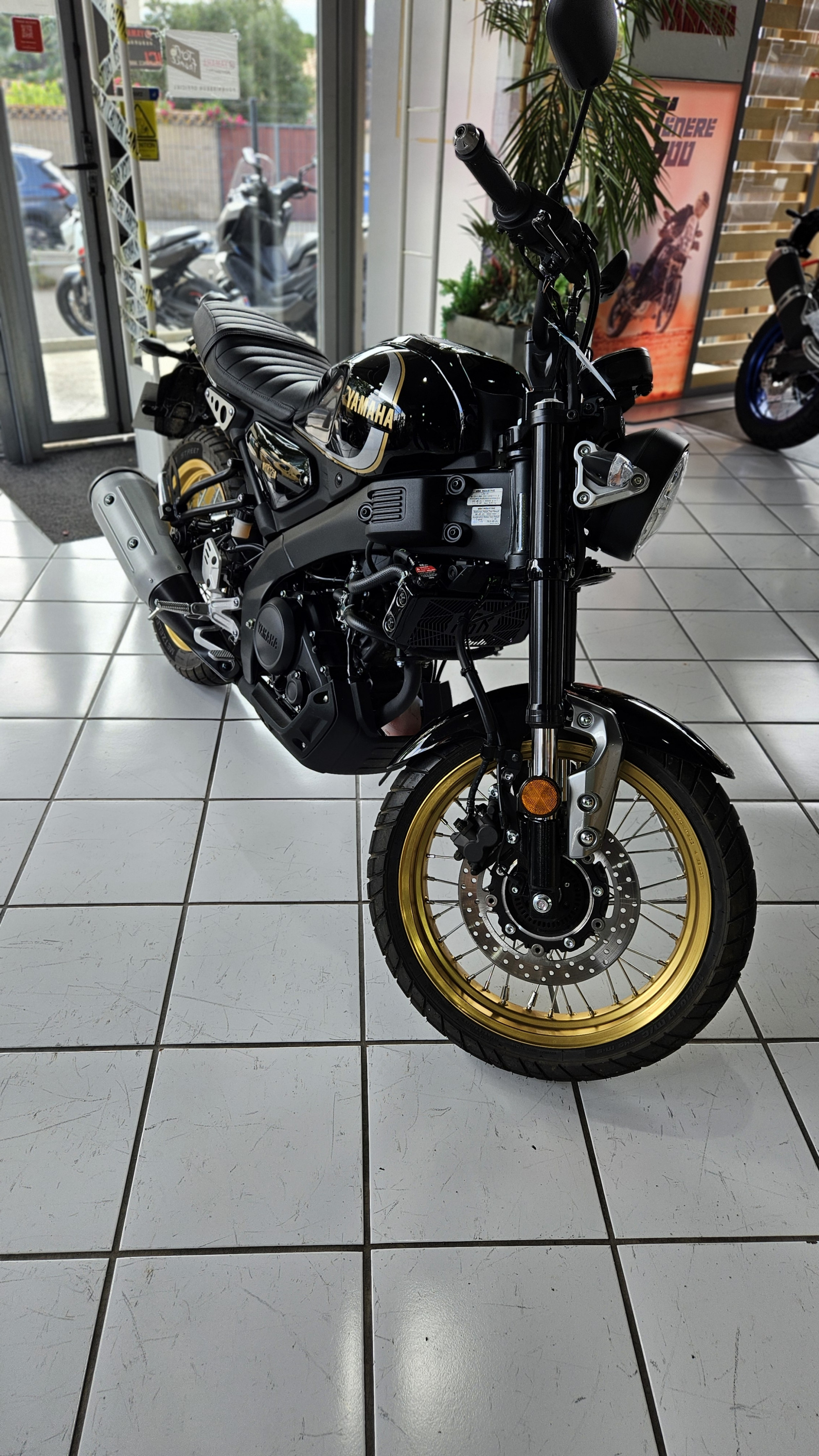 photo de YAMAHA XSR 125 LEGACY 125 occasion de couleur  en vente à Beziers n°2