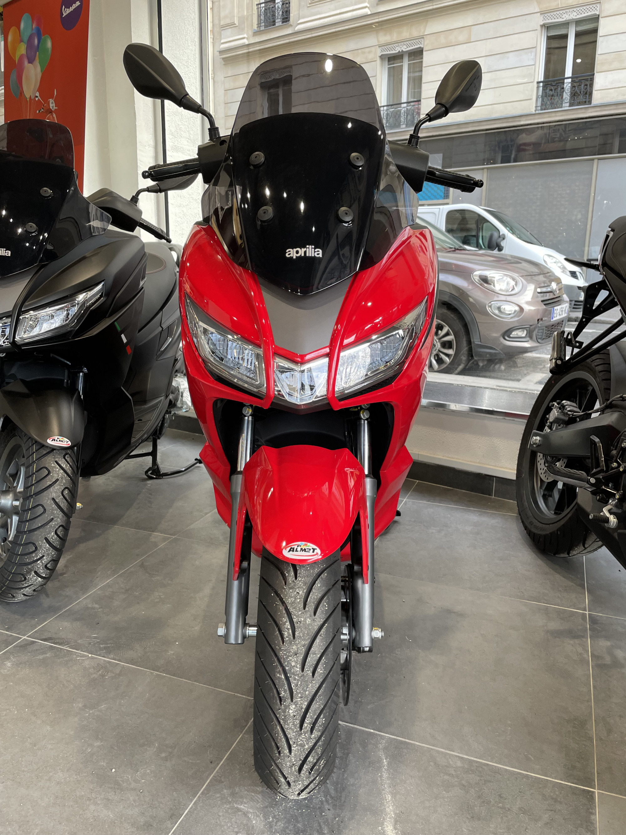 photo de PIAGGIO SXR 50 occasion de couleur  en vente à Paris 12 n°2