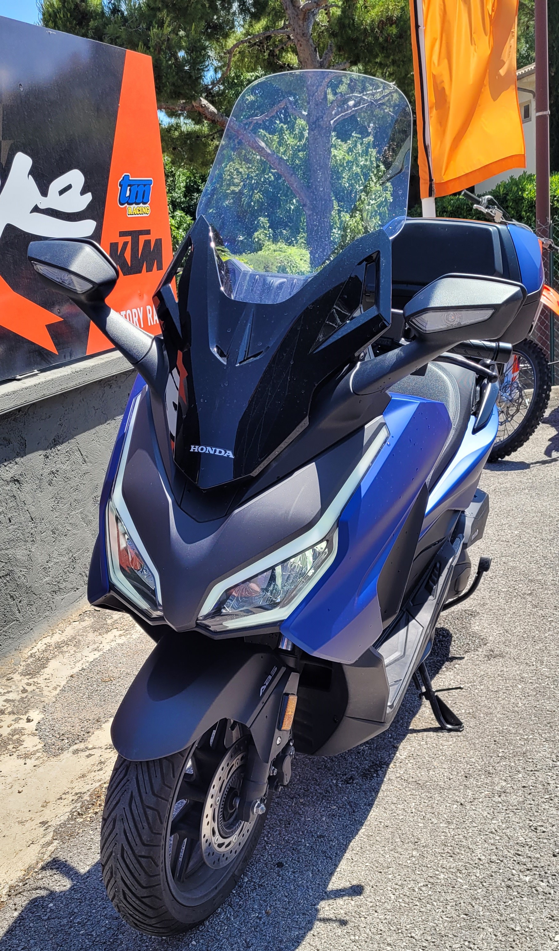 photo de HONDA NSS FORZA 125 125 occasion de couleur  en vente   Grasse