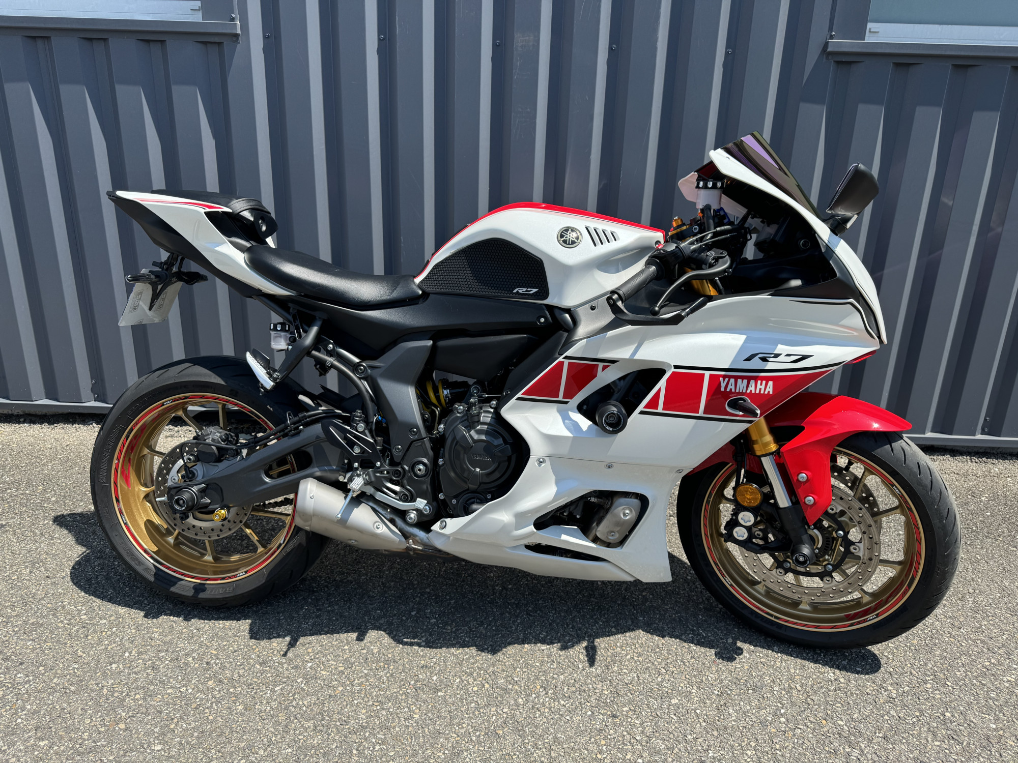 photo de YAMAHA R7 690 occasion de couleur  en vente à Salaise Sur Sanne n°3