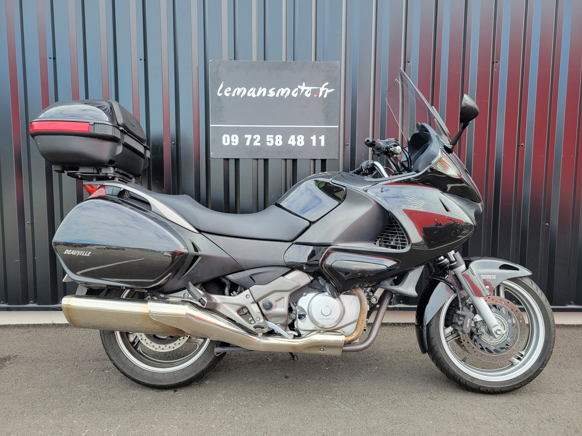 photo de HONDA NT DEAUVILLE 700 ABS 700 occasion de couleur  en vente à Ruaudin n°3