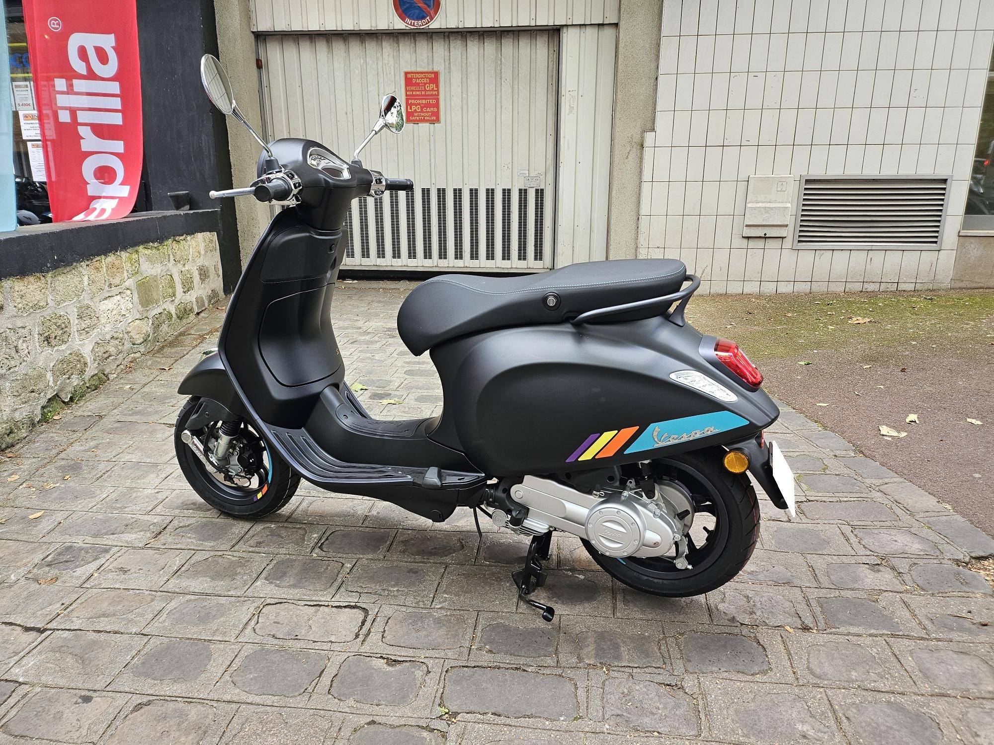 photo de PIAGGIO PRIMAVERA 50 50 occasion de couleur  en vente   Issy Les Moulineaux