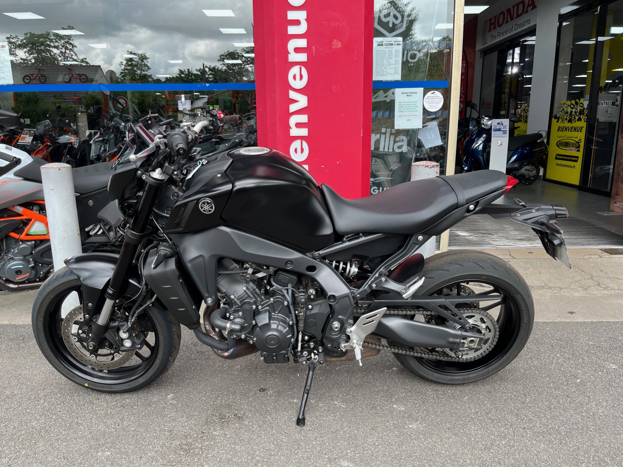 photo de YAMAHA MT-09 889 occasion de couleur  en vente à St Ouen L Aumone n°2