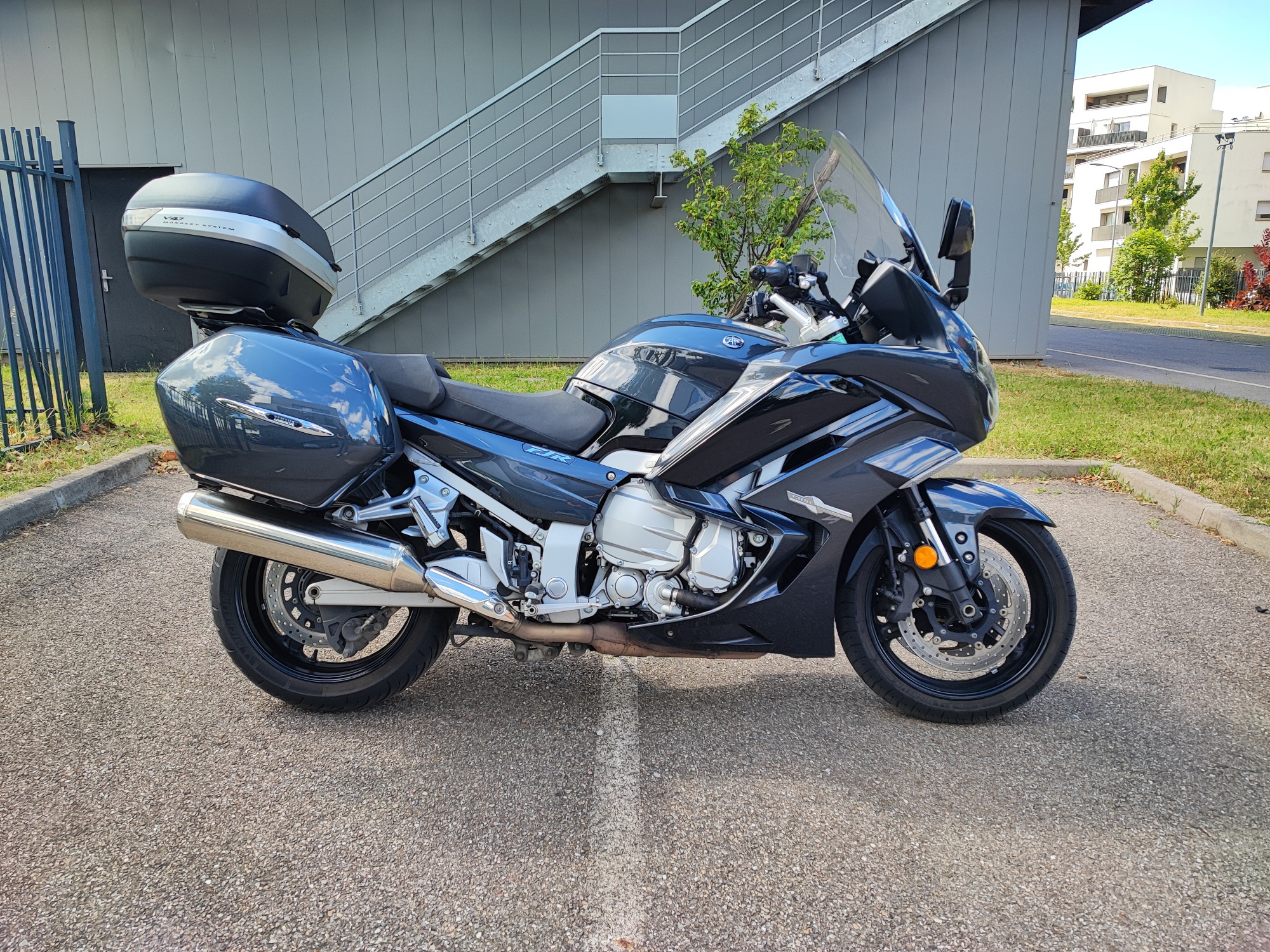 photo de YAMAHA FJR 1300 occasion de couleur  en vente   St Priest