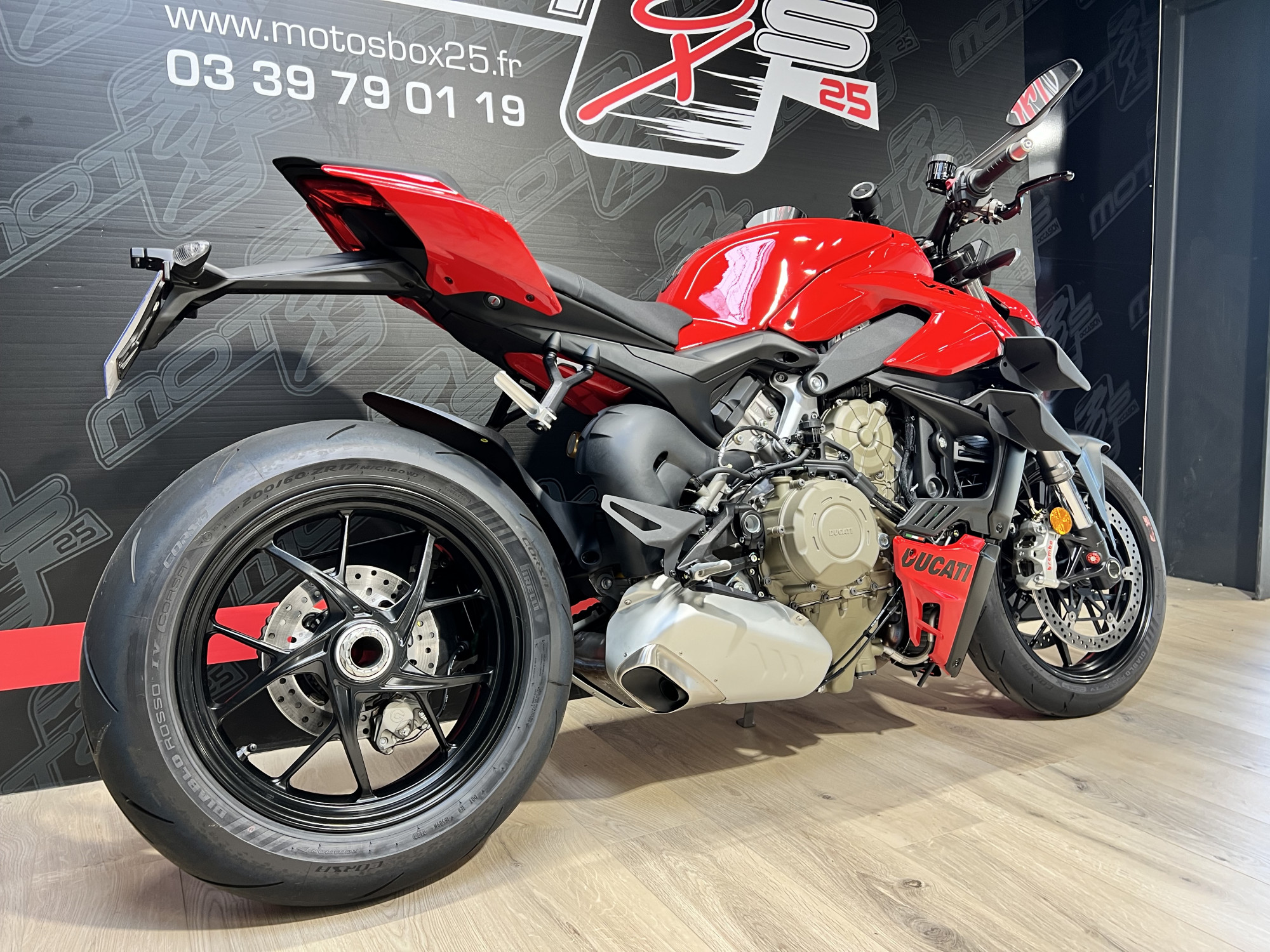 photo de DUCATI STREETFIGHTER V4 STANDARD 1103 occasion de couleur  en vente à Franois n°3