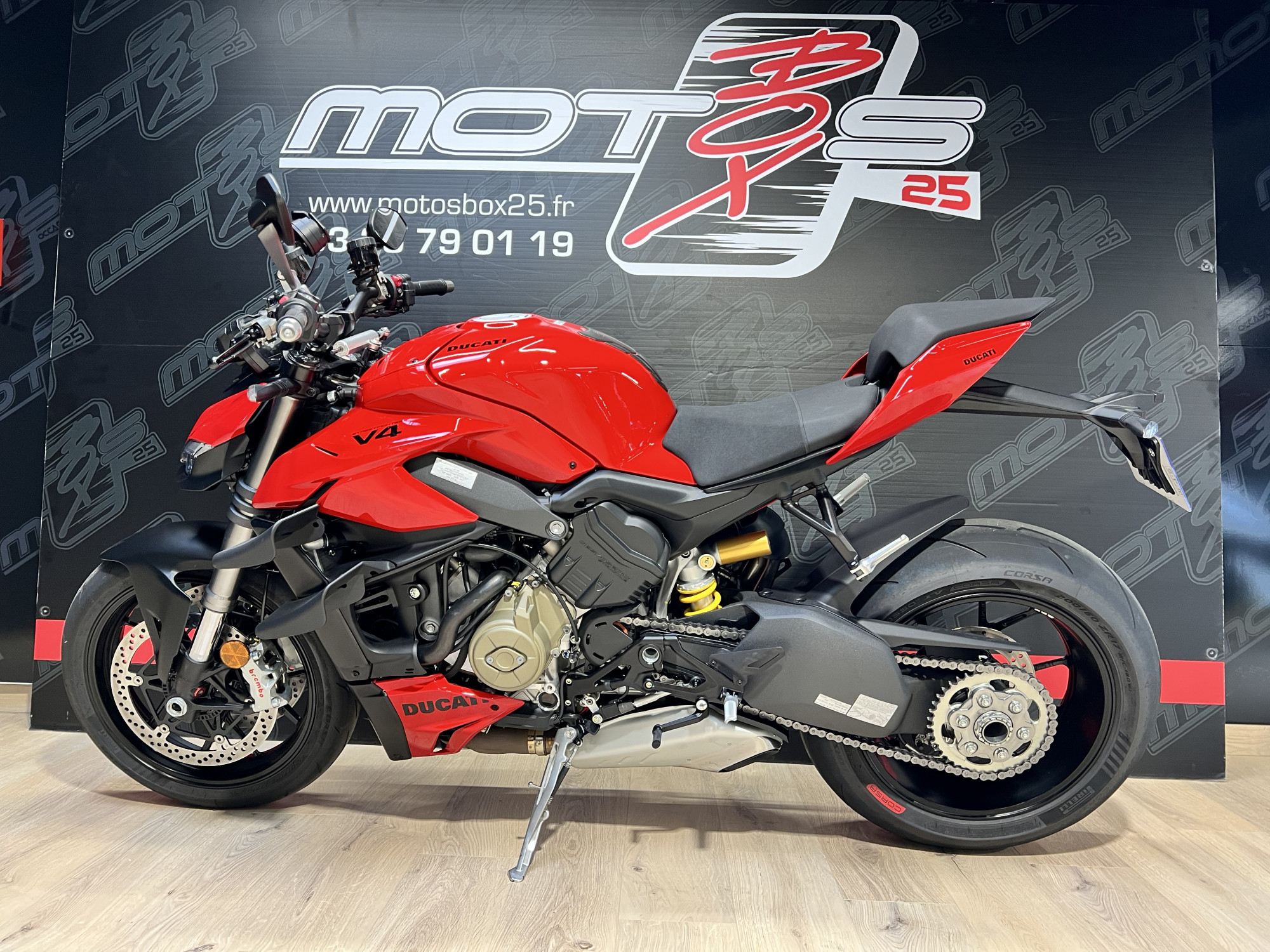 photo de DUCATI STREETFIGHTER V4 STANDARD 1103 occasion de couleur  en vente à Franois n°2