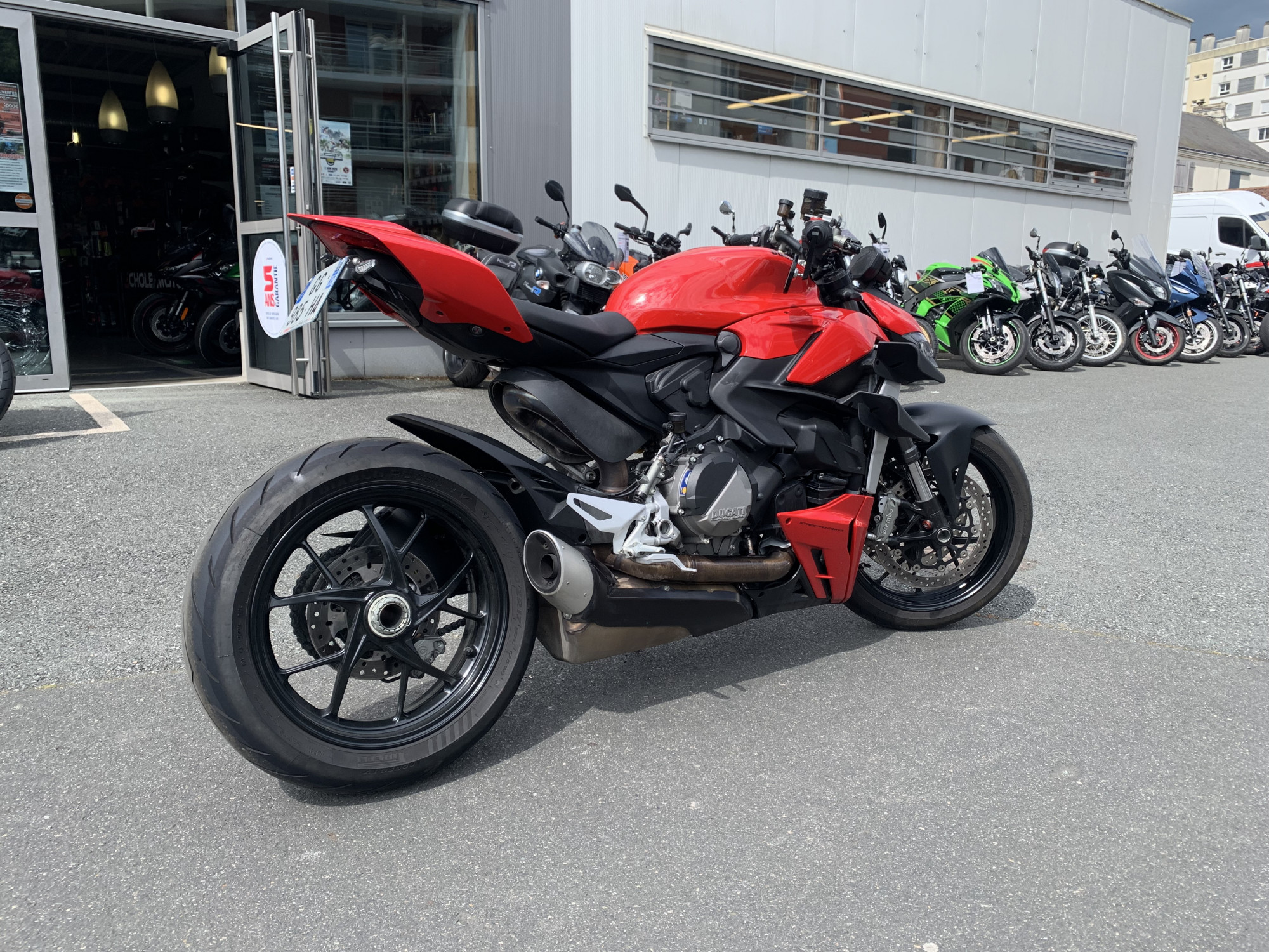 photo de DUCATI STREETFIGHTER 848 occasion de couleur  en vente   Cholet