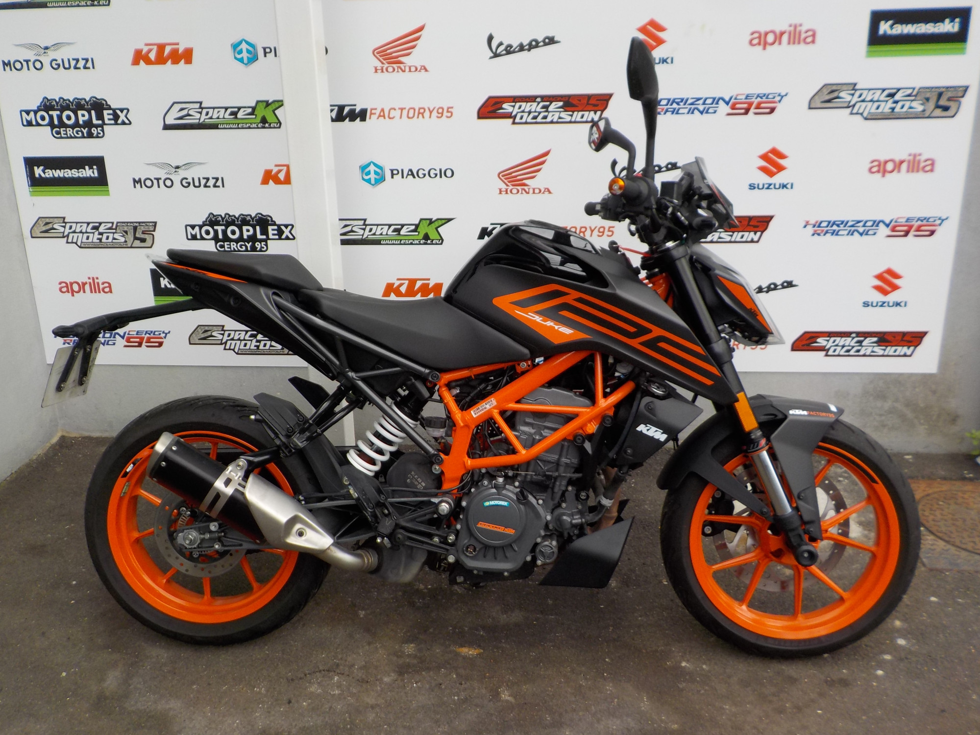 photo de KTM 125 DUKE ABS 125 occasion de couleur  en vente à St Ouen L Aumone n°1