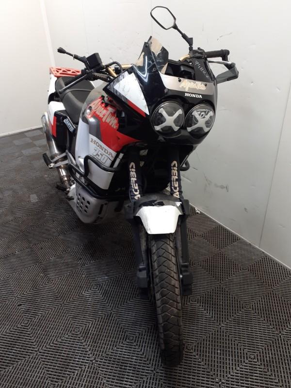 photo de HONDA 750 AFRICA TWIN 749 occasion de couleur  en vente à Pressigny Les Pins n°3