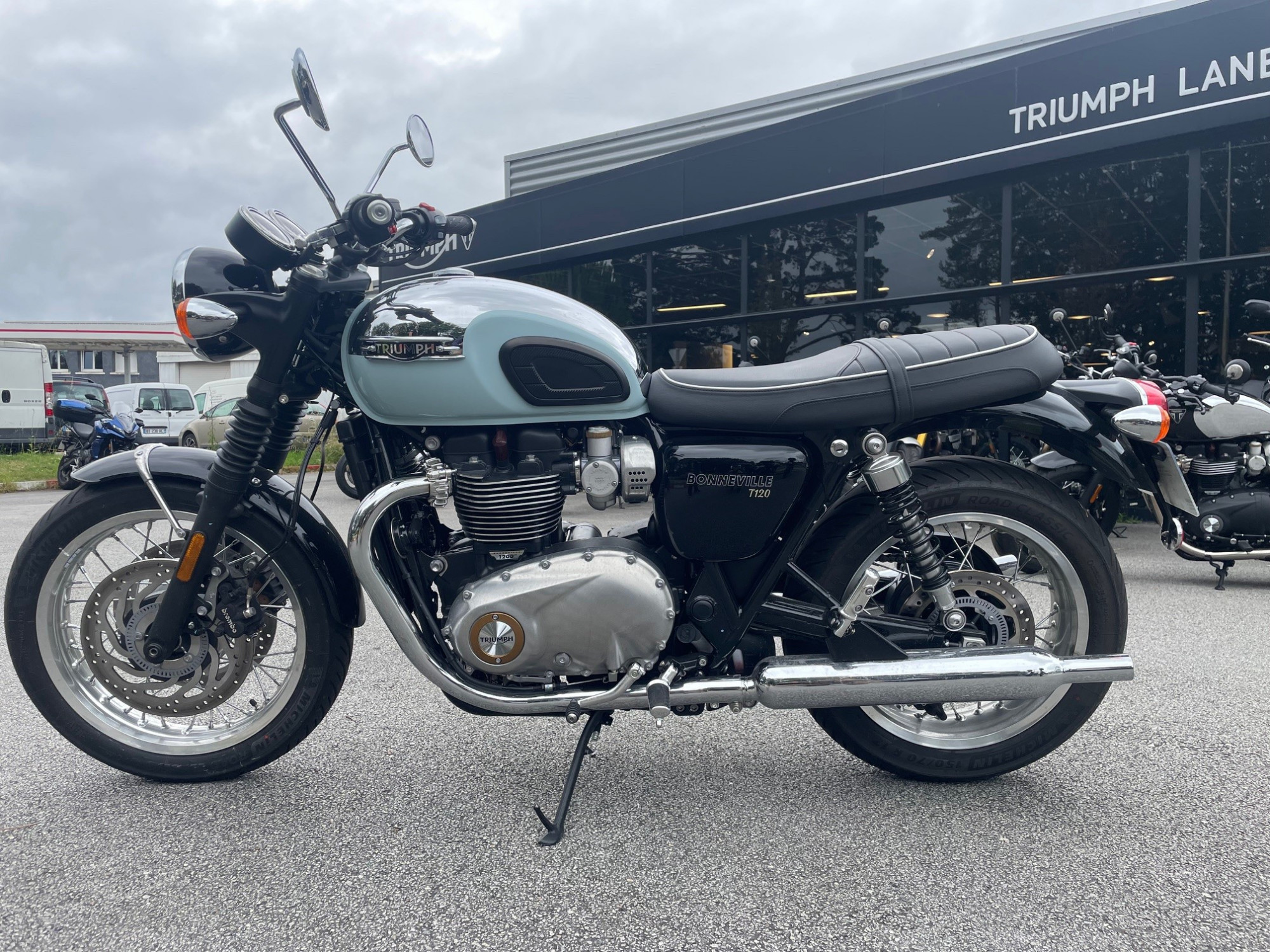 photo de TRIUMPH BONNEVILLE T120 CHROME EDITION 1200 occasion de couleur  en vente   Lanester