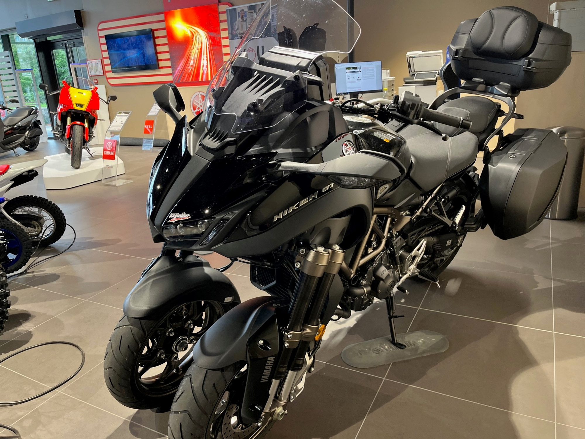 photo de YAMAHA NIKEN 850 GT 890 occasion de couleur  en vente à Besancon n°2