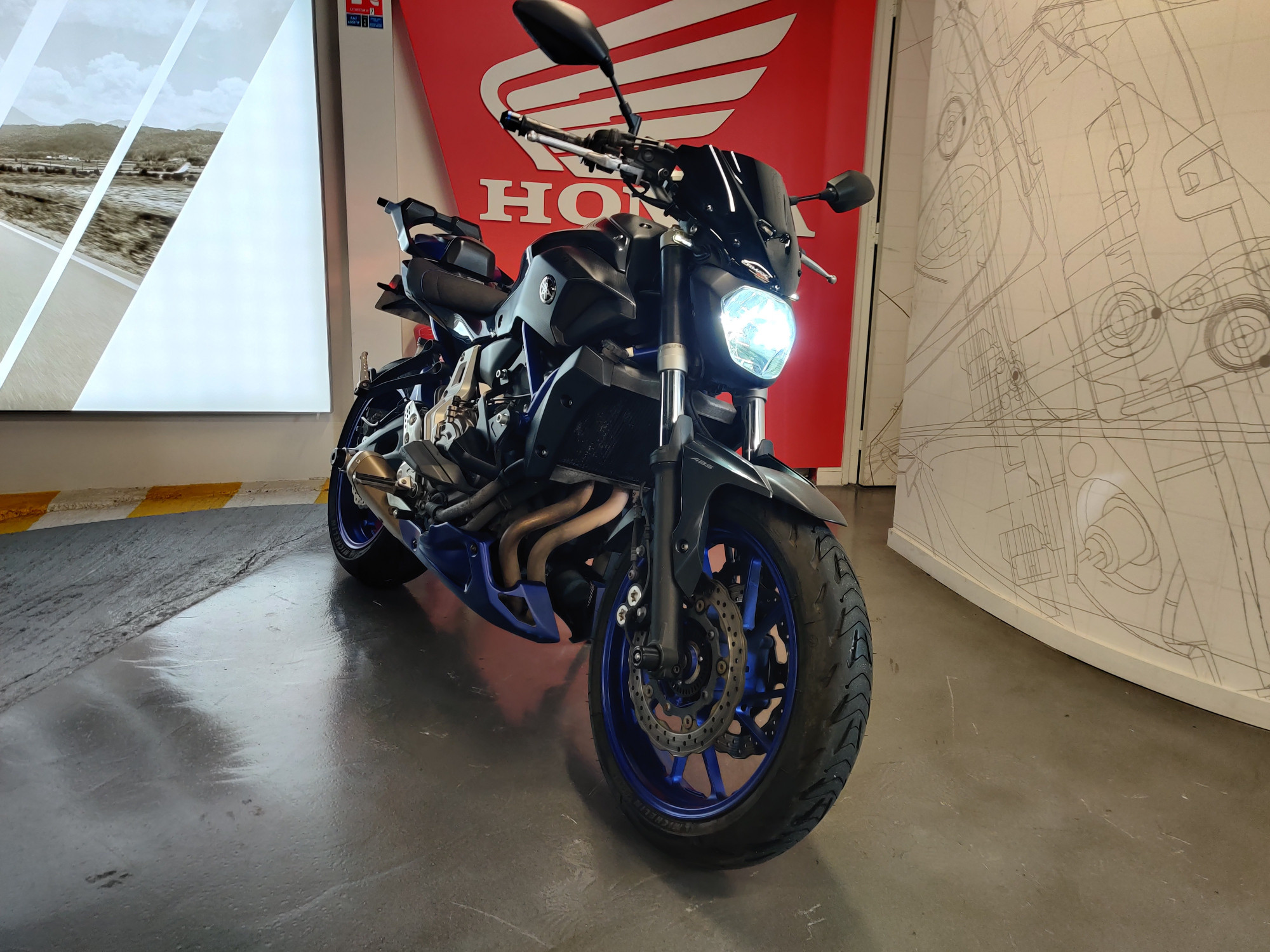 photo de YAMAHA MT-07 689 occasion de couleur  en vente à Paris 10 n°3