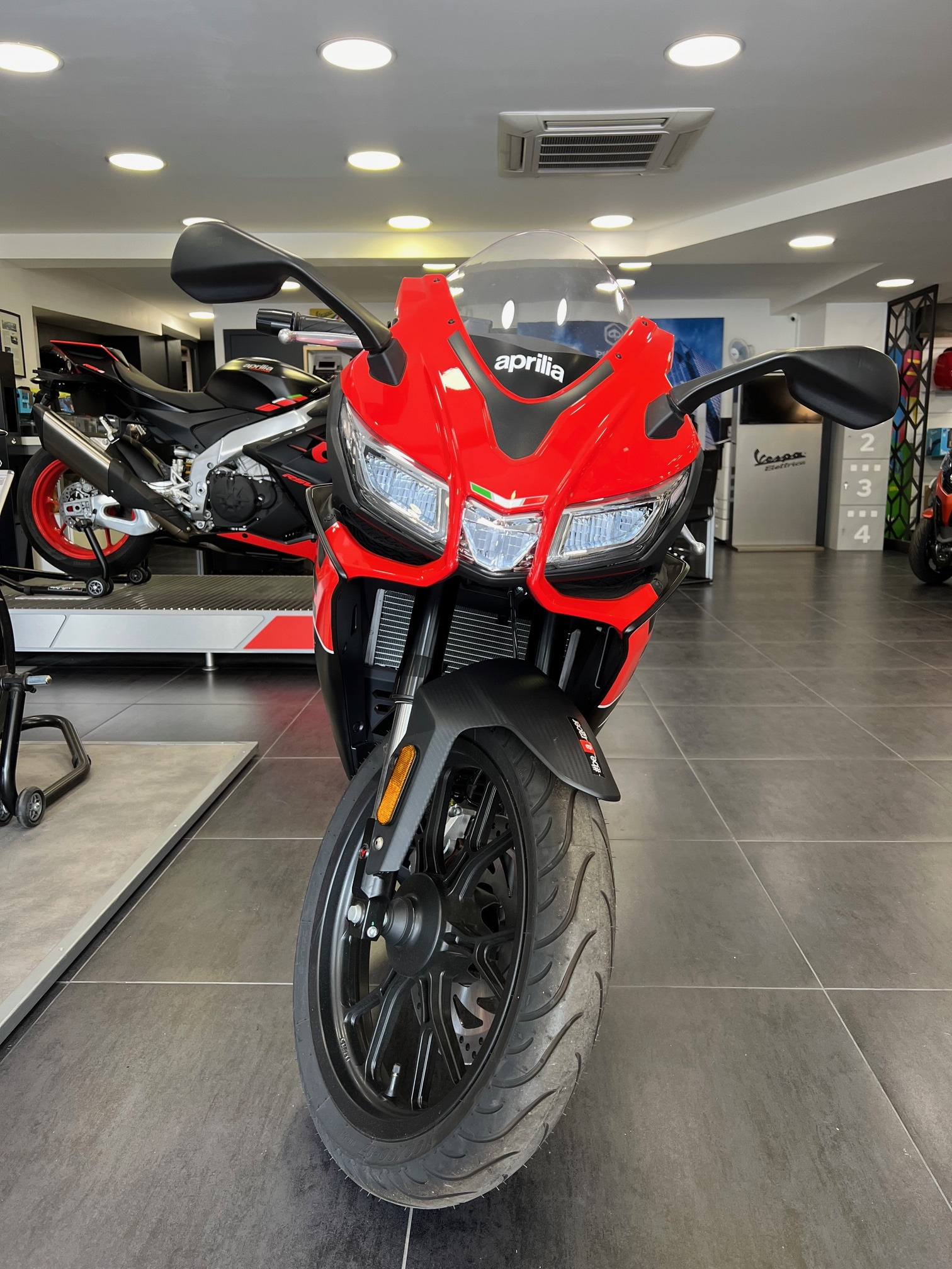 photo de APRILIA RS 125 occasion de couleur  en vente à Paris 16 n°3