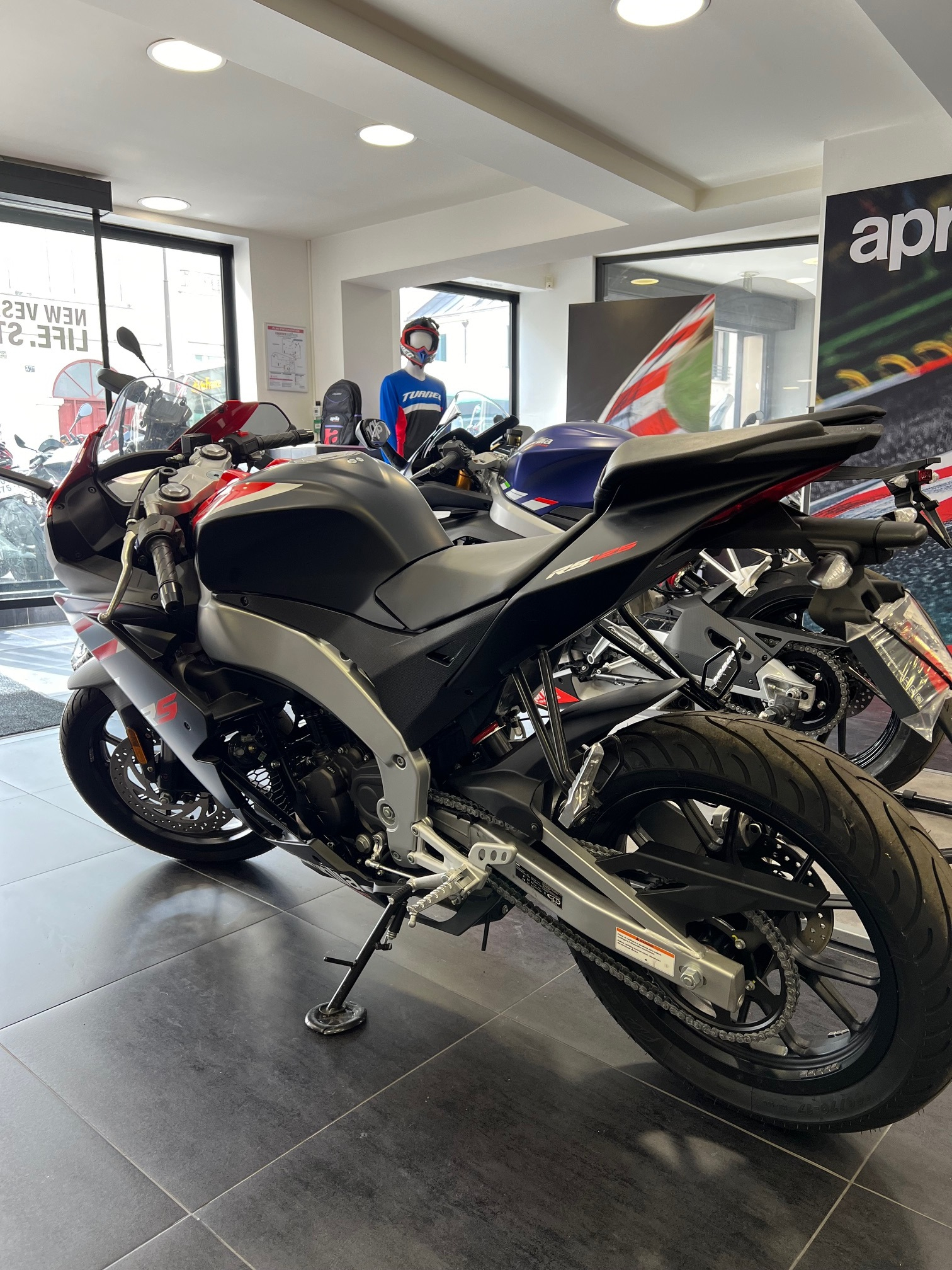 photo de APRILIA RS 125 occasion de couleur  en vente à Paris 16 n°2