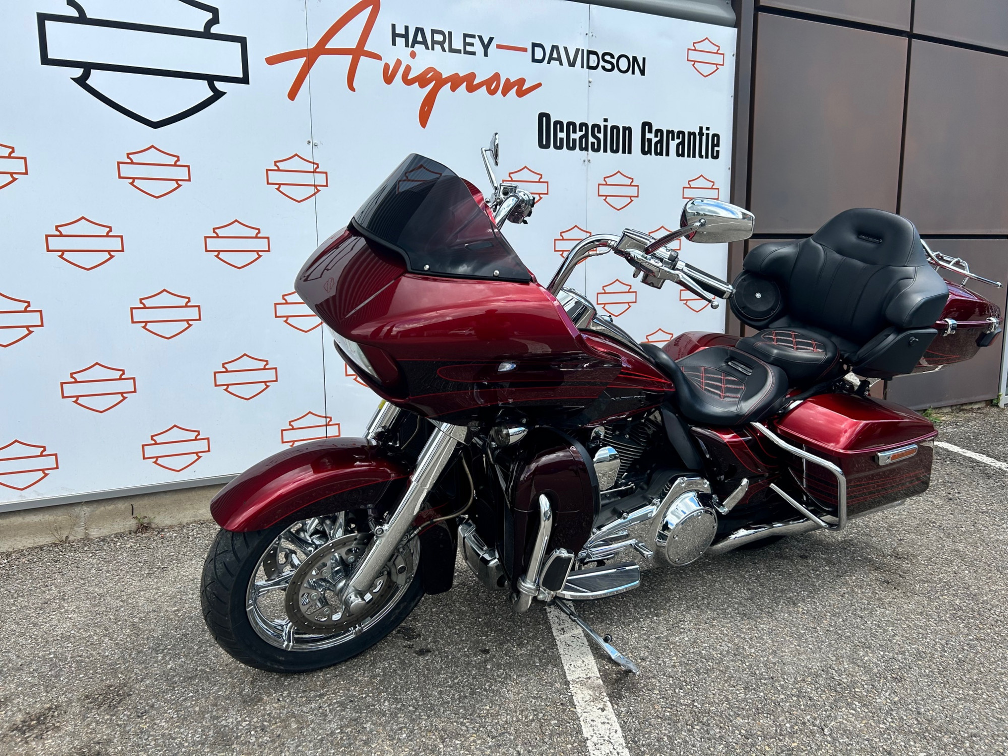 photo de HARLEY DAVIDSON TOURING ROAD GLIDE 1800 ULTRA CV 1800 occasion de couleur  en vente à Rochefort Du Gard n°1