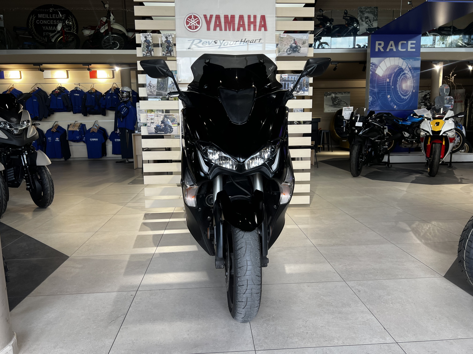 photo de YAMAHA T-MAX XP 530 ABS  104EUR-MOIS* G 530 occasion de couleur  en vente à Roquebrune Sur Argens n°1