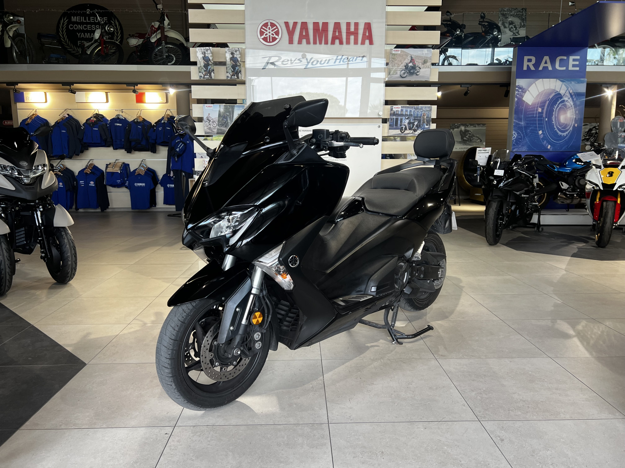 photo de YAMAHA T-MAX XP 530 ABS  104EUR-MOIS* G 530 occasion de couleur  en vente à Roquebrune Sur Argens n°3