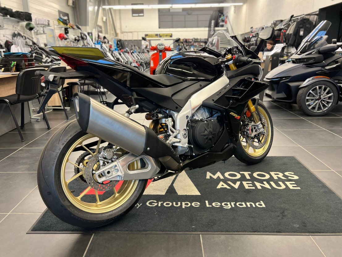 photo de APRILIA RSV4 1100 FACTORY 1100 occasion de couleur  en vente à Le Mans n°1