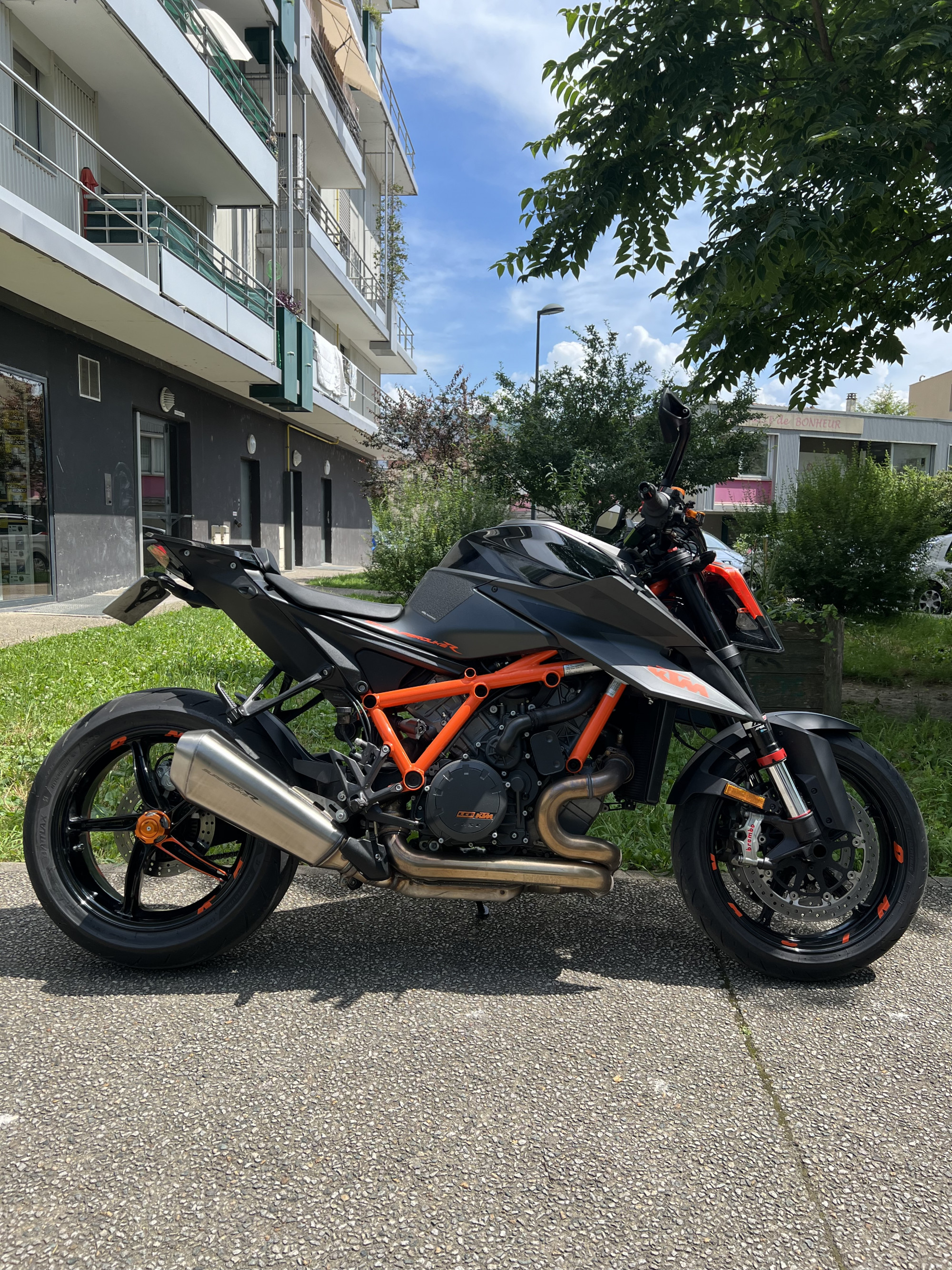 photo de KTM 1290 SUPER DUKE R 1290 occasion de couleur  en vente à Grenoble n°2