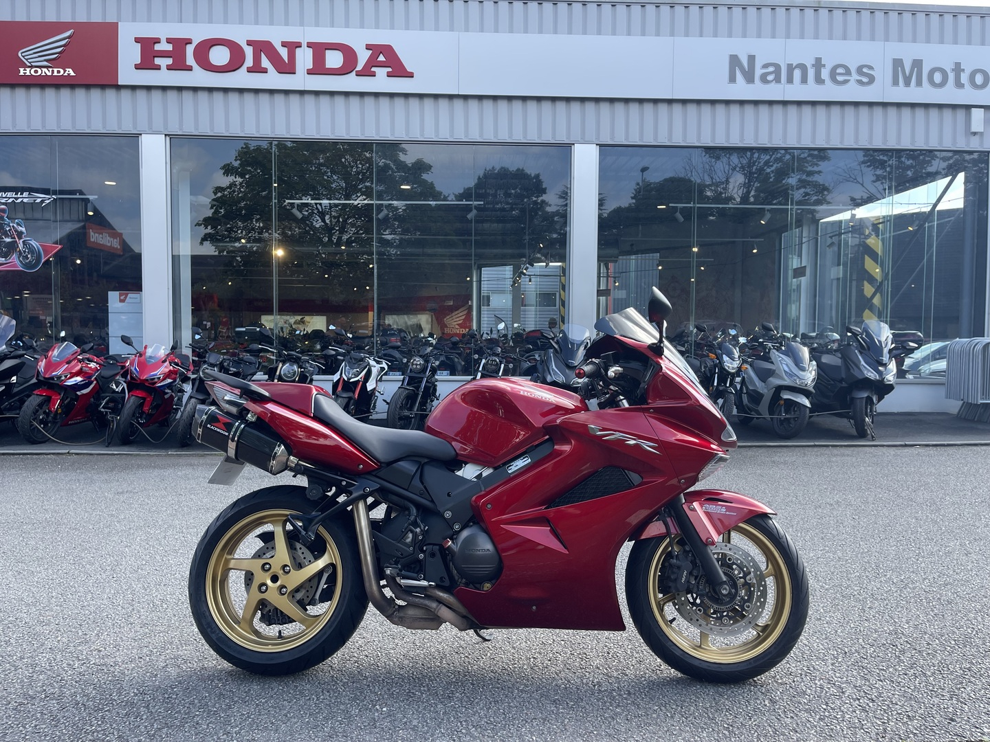 photo de HONDA VFR800A 782 occasion de couleur  en vente   Orvault