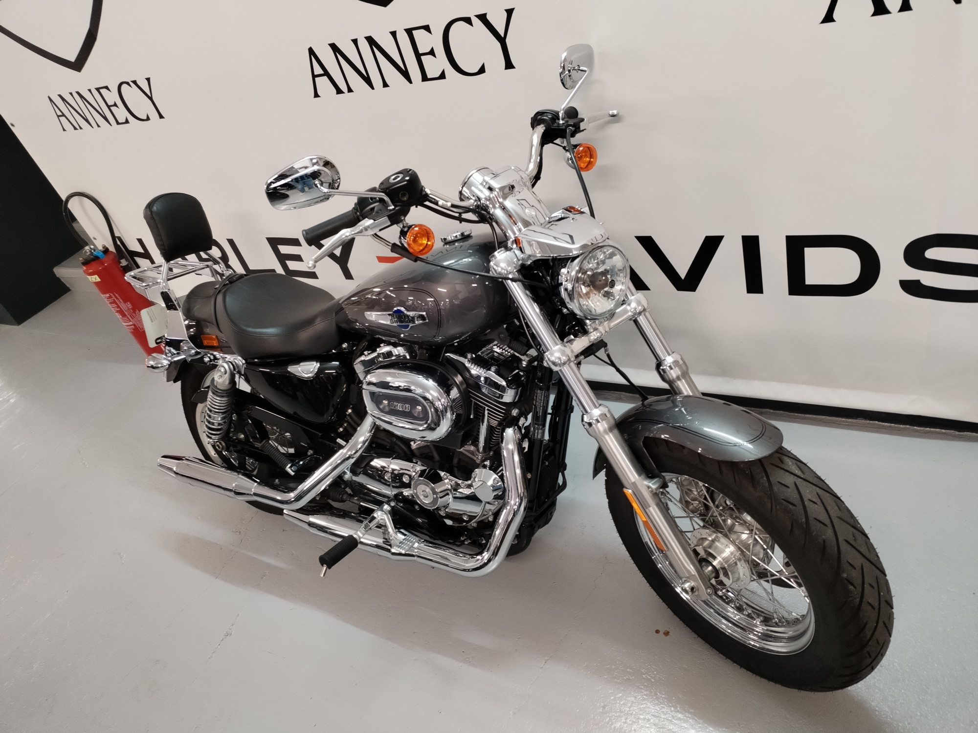 photo de HARLEY DAVIDSON SPORTSTER CUSTOM 1200 1200 occasion de couleur  en vente à Seynod n°2