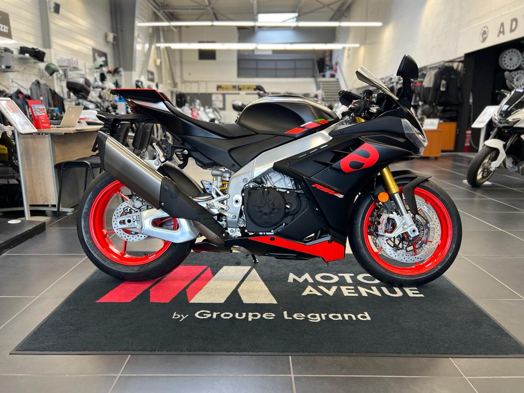 photo de APRILIA RSV4 1100 1100 occasion de couleur  en vente à Le Mans n°3