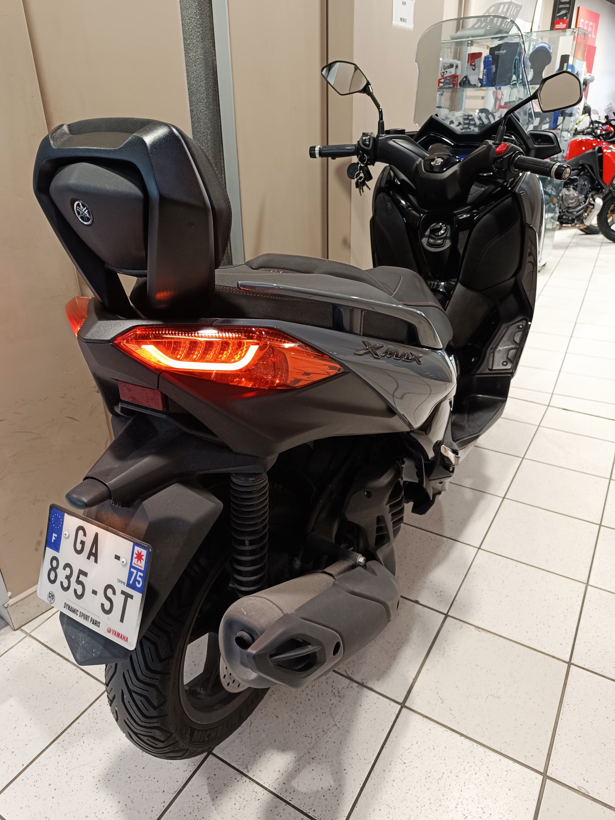 photo de YAMAHA X-MAX 125 TECH MAX 124 occasion de couleur  en vente à Paris 02 n°3