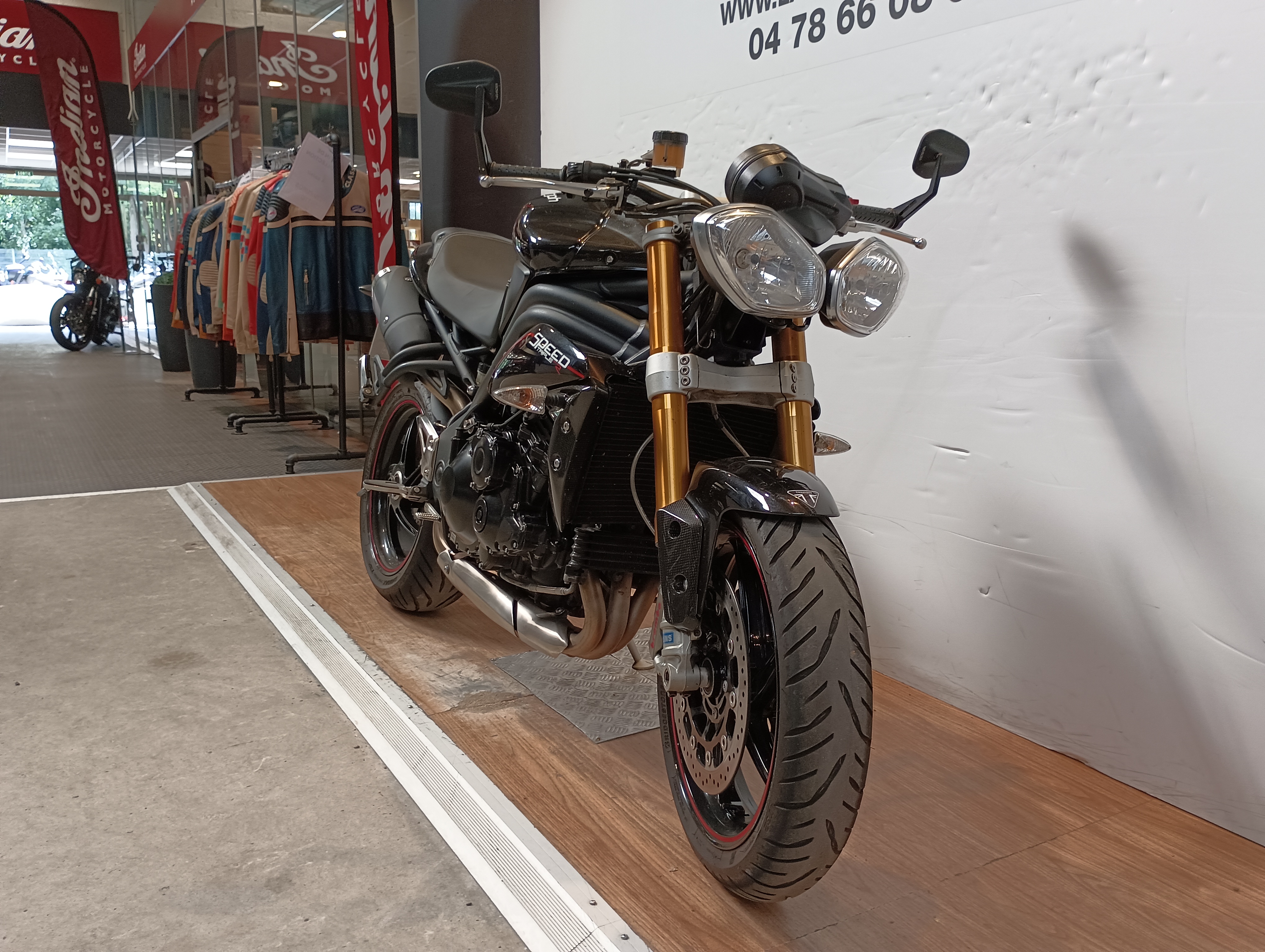 photo de TRIUMPH 1050 SPEED TRIPLE R 1050 occasion de couleur  en vente à Limonest n°3