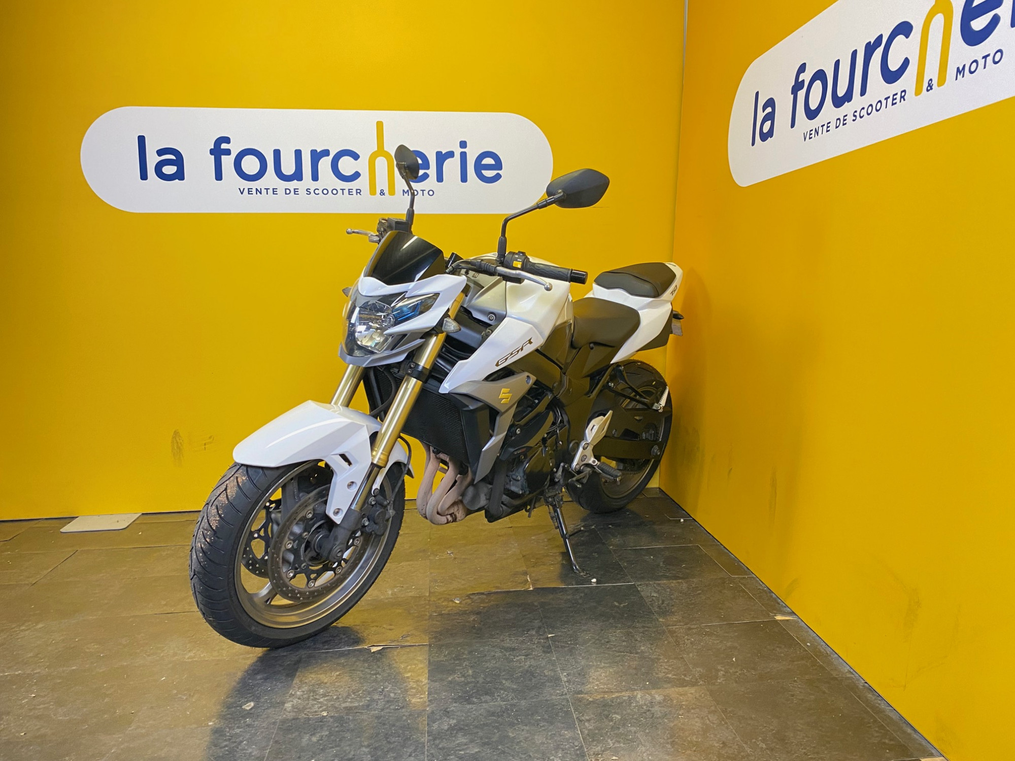 photo de SUZUKI GSR 750 occasion de couleur  en vente à Paris 15 n°2