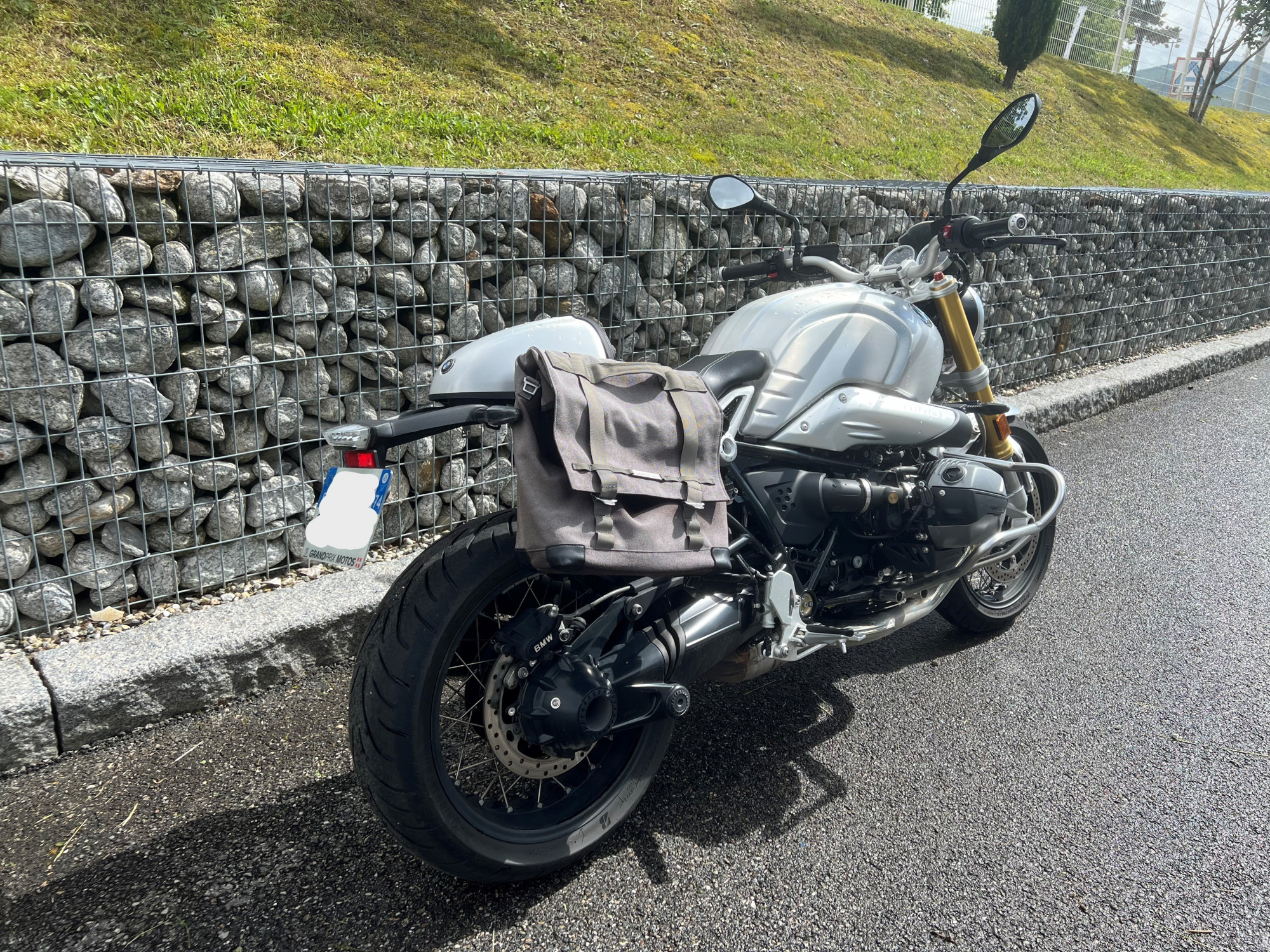 photo de BMW R NINET 1200 occasion de couleur  en vente à Ville La Grand n°3