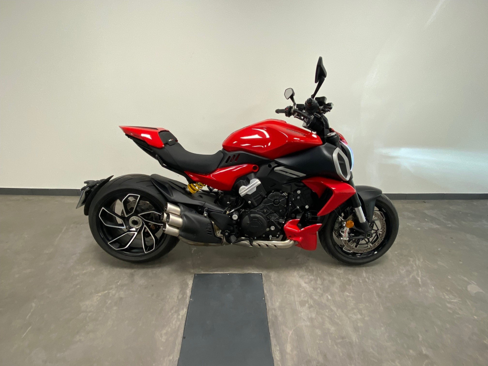 photo de DUCATI DIAVEL V4 1158 occasion de couleur  en vente   Epagny