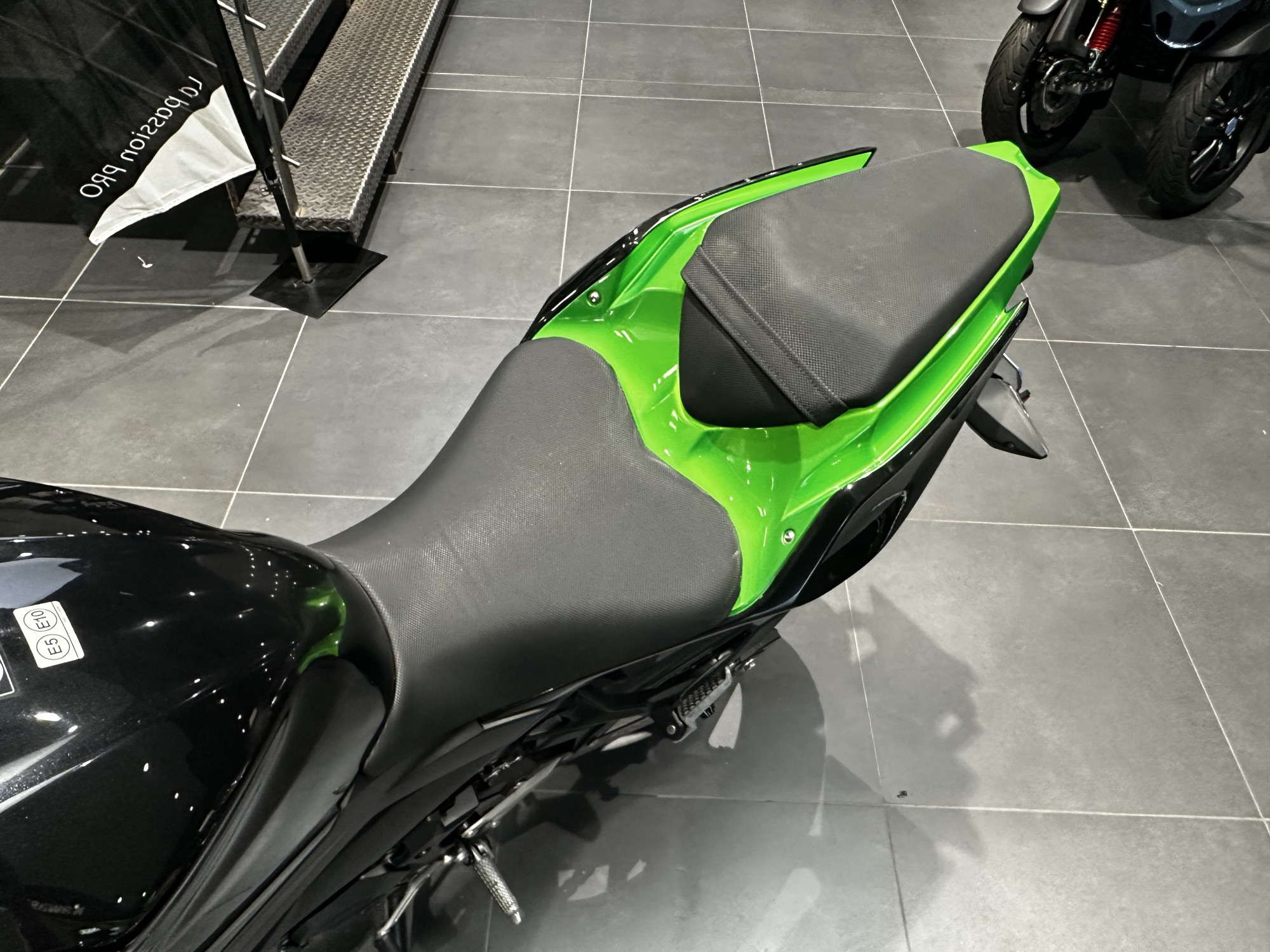 photo de KAWASAKI Z 400 400 occasion de couleur  en vente   Ploeren