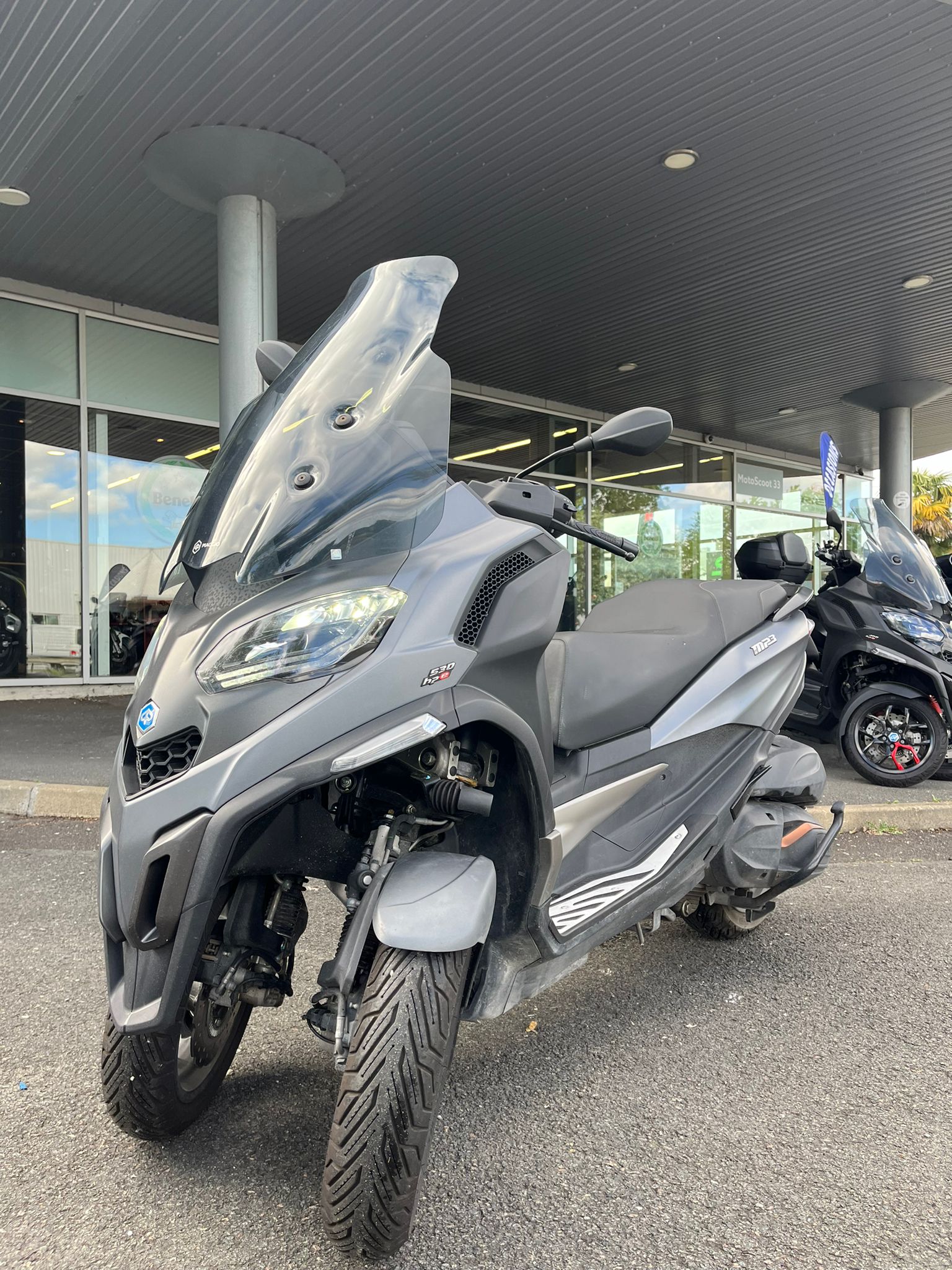 photo de PIAGGIO MP3 530 HPE EXCLUSIVE 530 occasion de couleur  en vente à Bordeaux n°2