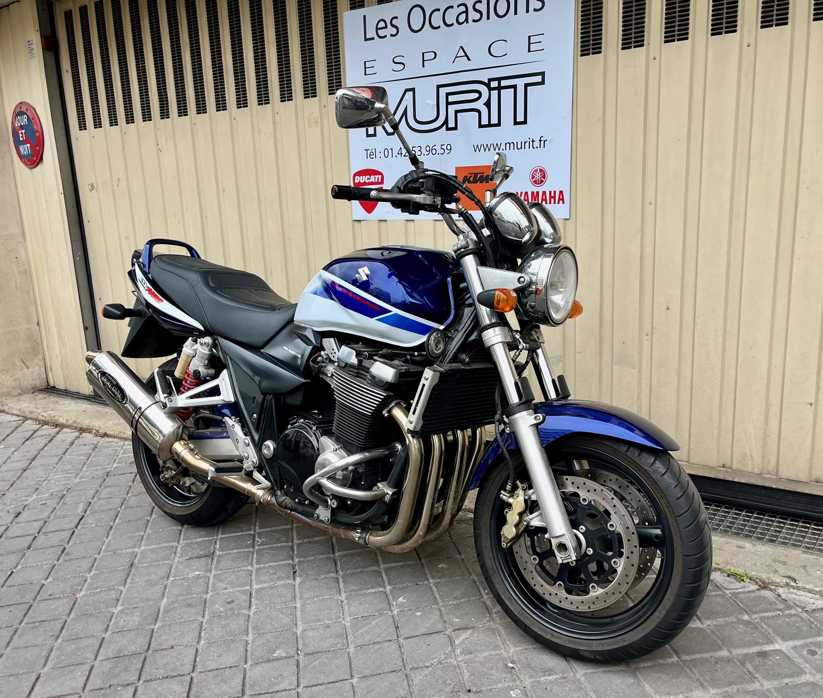 photo de SUZUKI GSX 1400 1400 occasion de couleur  en vente à Chatillon n°2