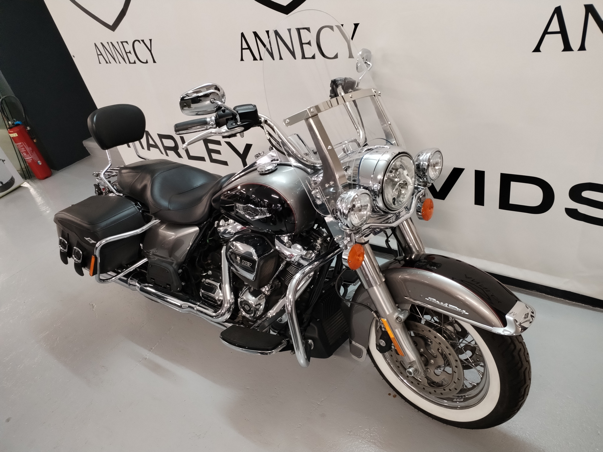 photo de HARLEY DAVIDSON TOURING ROAD KING 1745 CLASSIC 1745 occasion de couleur  en vente à Seynod n°3